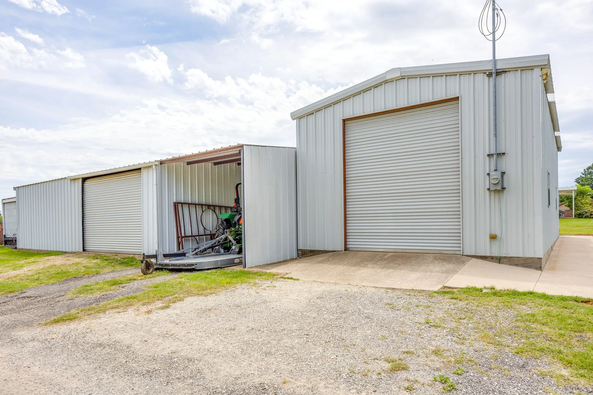 Single Family Residence For Sale in Johnson County , 807 Caddo Road, Joshua, Texas 76058, 5 Bedrooms, 5 Bathrooms, 2 Garage spaces, 3,910 Sqft, built in 1994, Price $680,000, mls#21275773, Real Estate Agent in Joshua, Homes For Sale in Johnson county, Homes For Sale in Joshua, Realtor in Joshua Texas, Real Estate Brokerage Independent Realty Texas, Luminita Cordes Realtor