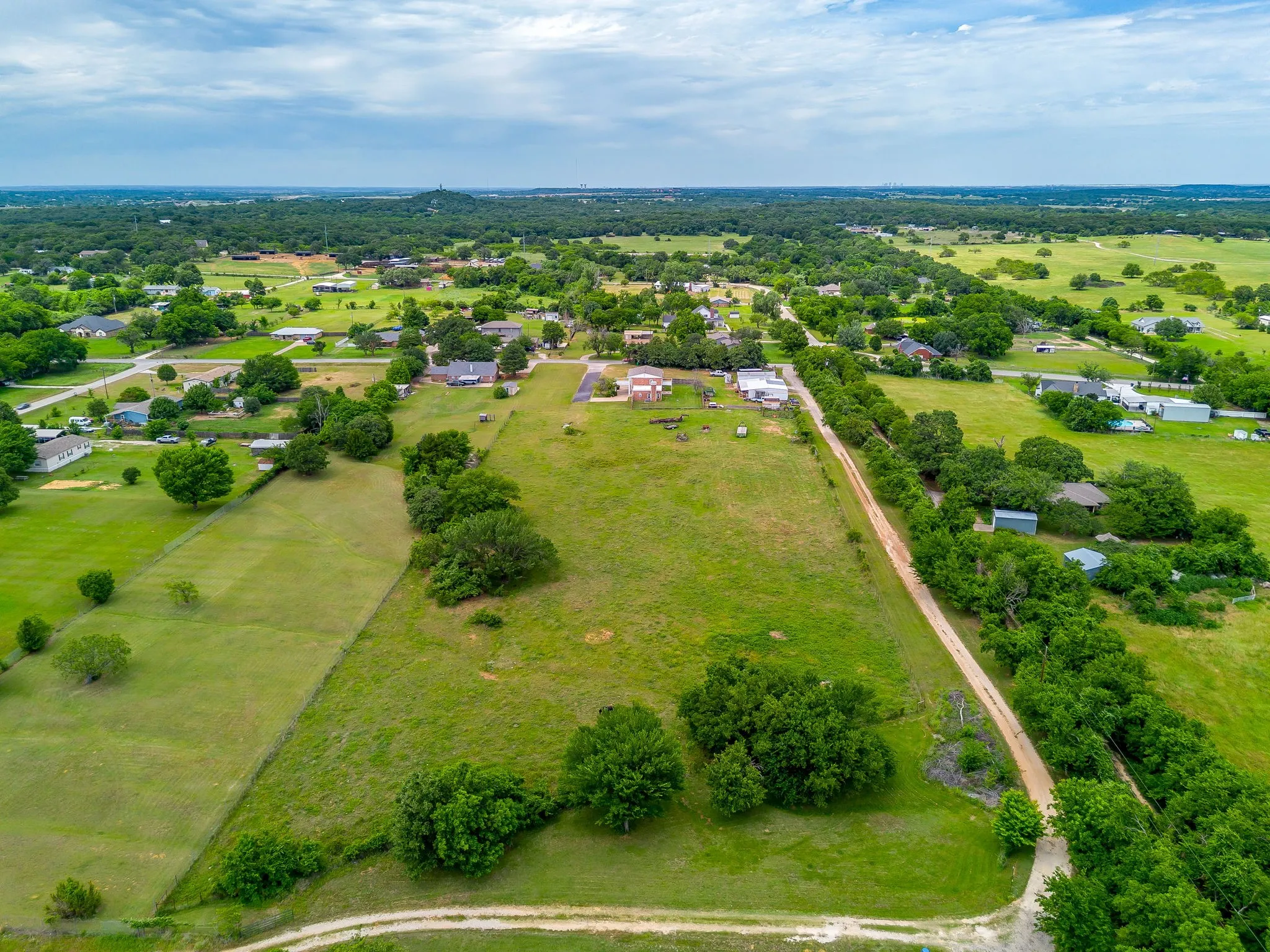 Single Family Residence For Sale in Johnson County , 807 Caddo Road, Joshua, Texas 76058, 5 Bedrooms, 5 Bathrooms, 2 Garage spaces, 3,910 Sqft, built in 1994, Price $680,000, mls#21275773, Real Estate Agent in Joshua, Homes For Sale in Johnson county, Homes For Sale in Joshua, Realtor in Joshua Texas, Real Estate Brokerage Independent Realty Texas, Luminita Cordes Realtor