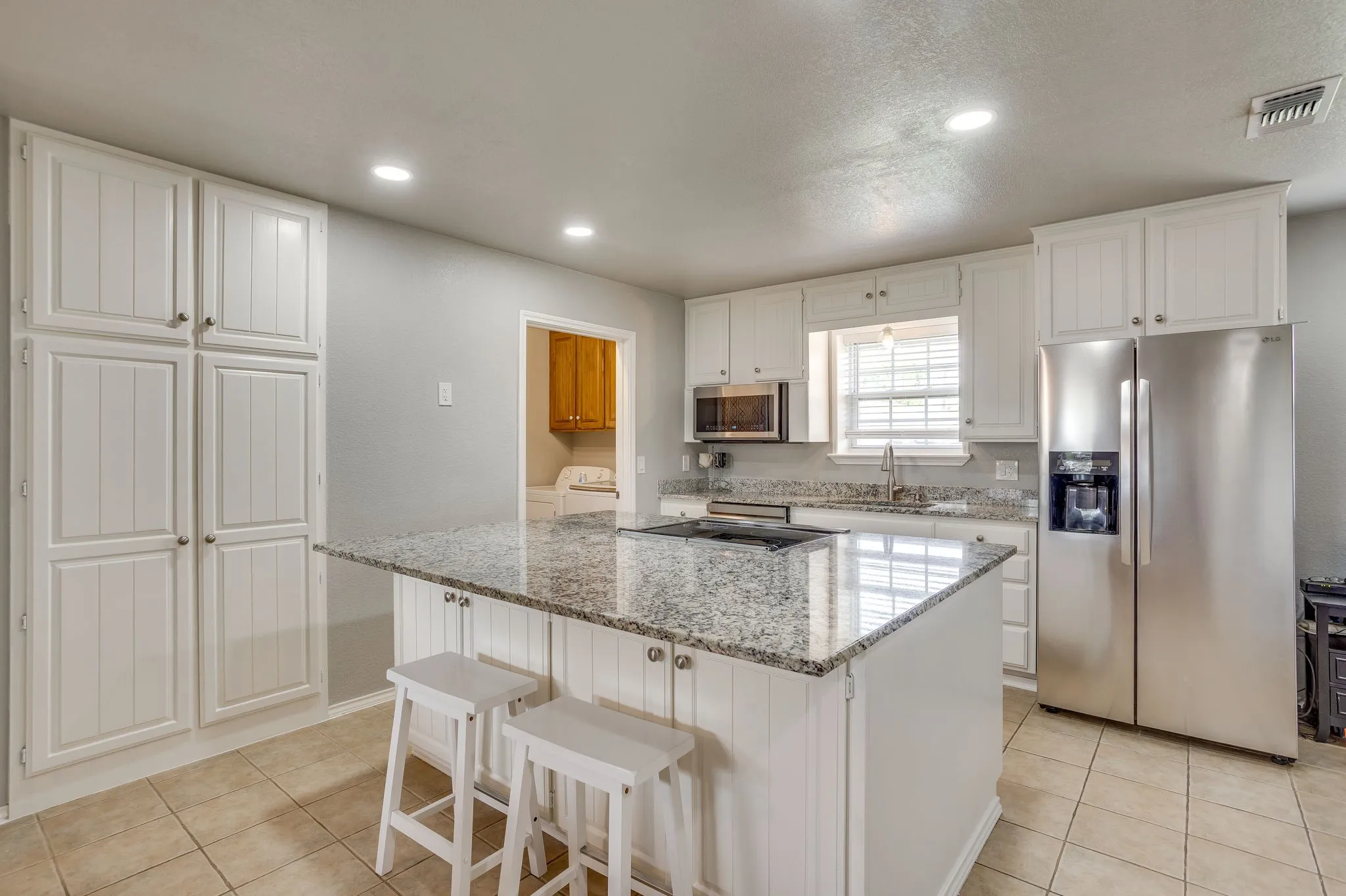 Single Family Residence For Sale in Johnson County , 807 Caddo Road, Joshua, Texas 76058, 5 Bedrooms, 5 Bathrooms, 2 Garage spaces, 3,910 Sqft, built in 1994, Price $680,000, mls#21275773, Real Estate Agent in Joshua, Homes For Sale in Johnson county, Homes For Sale in Joshua, Realtor in Joshua Texas, Real Estate Brokerage Independent Realty Texas, Luminita Cordes Realtor