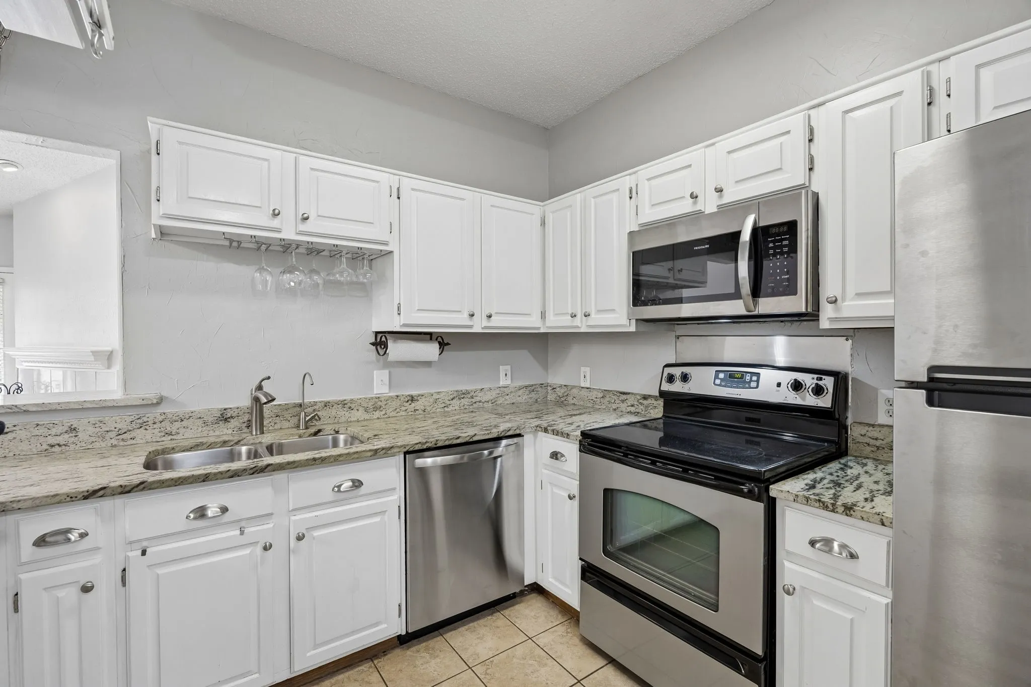 Condominium For Sale in Dallas County , 7151 Gaston Avenue 907, Dallas, Texas 75214, 2 Bedroom, 2 Bathroom, 1 Garage spaces, 992 Sqft, built in 1983, mls#21276089, Real Estate Agent in Dallas, Homes For Sale in Dallas county, Homes For Sale in Dallas, Realtor in Dallas Texas, Real Estate Brokerage Independent Realty Texas, Luminita Cordes Realtor