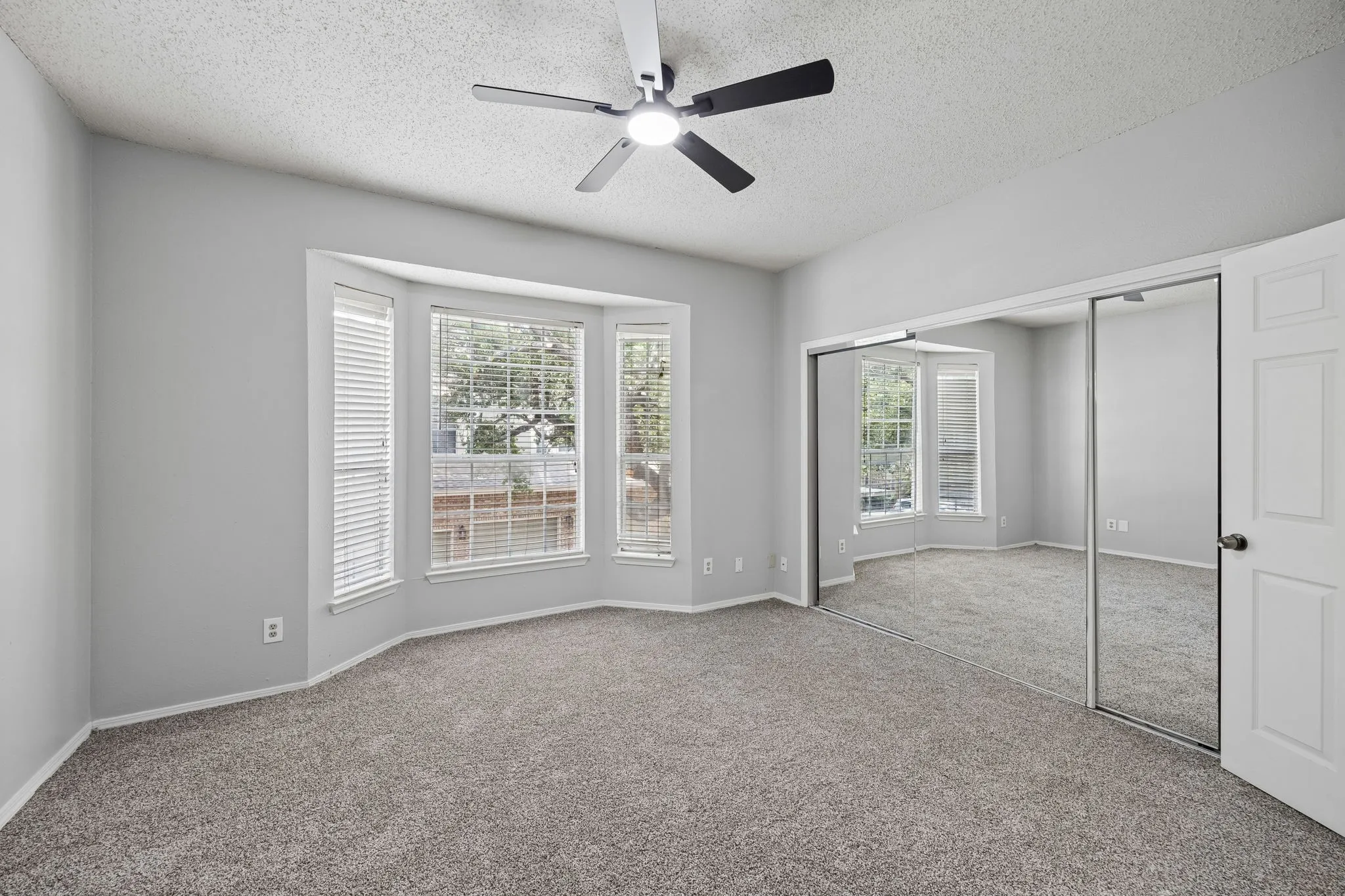 Condominium For Sale in Dallas County , 7151 Gaston Avenue 907, Dallas, Texas 75214, 2 Bedroom, 2 Bathroom, 1 Garage spaces, 992 Sqft, built in 1983, mls#21276089, Real Estate Agent in Dallas, Homes For Sale in Dallas county, Homes For Sale in Dallas, Realtor in Dallas Texas, Real Estate Brokerage Independent Realty Texas, Luminita Cordes Realtor
