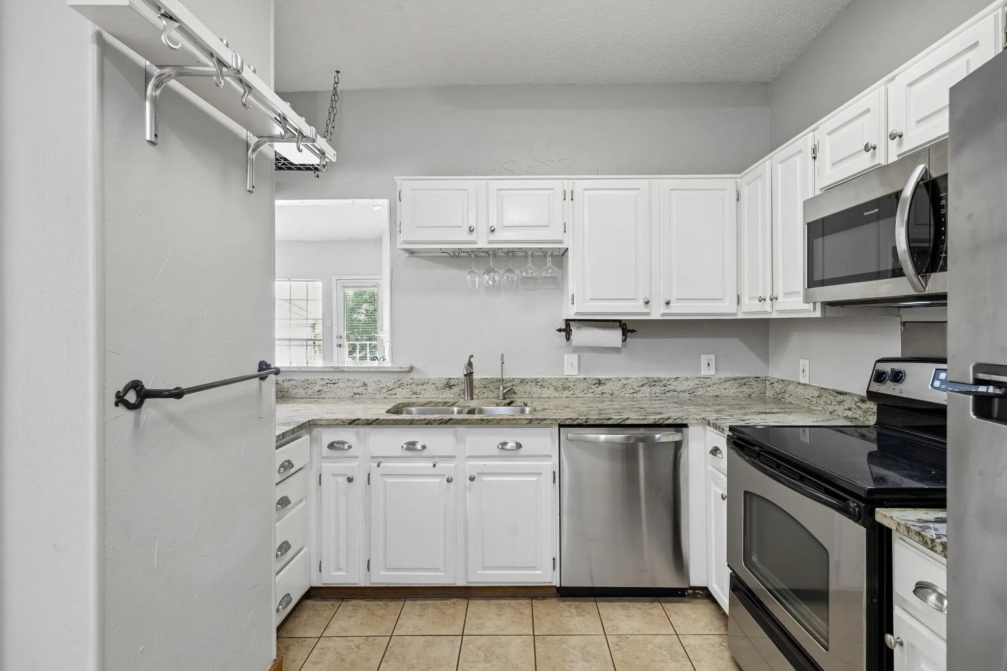 Condominium For Sale in Dallas County , 7151 Gaston Avenue 907, Dallas, Texas 75214, 2 Bedroom, 2 Bathroom, 1 Garage spaces, 992 Sqft, built in 1983, mls#21276089, Real Estate Agent in Dallas, Homes For Sale in Dallas county, Homes For Sale in Dallas, Realtor in Dallas Texas, Real Estate Brokerage Independent Realty Texas, Luminita Cordes Realtor