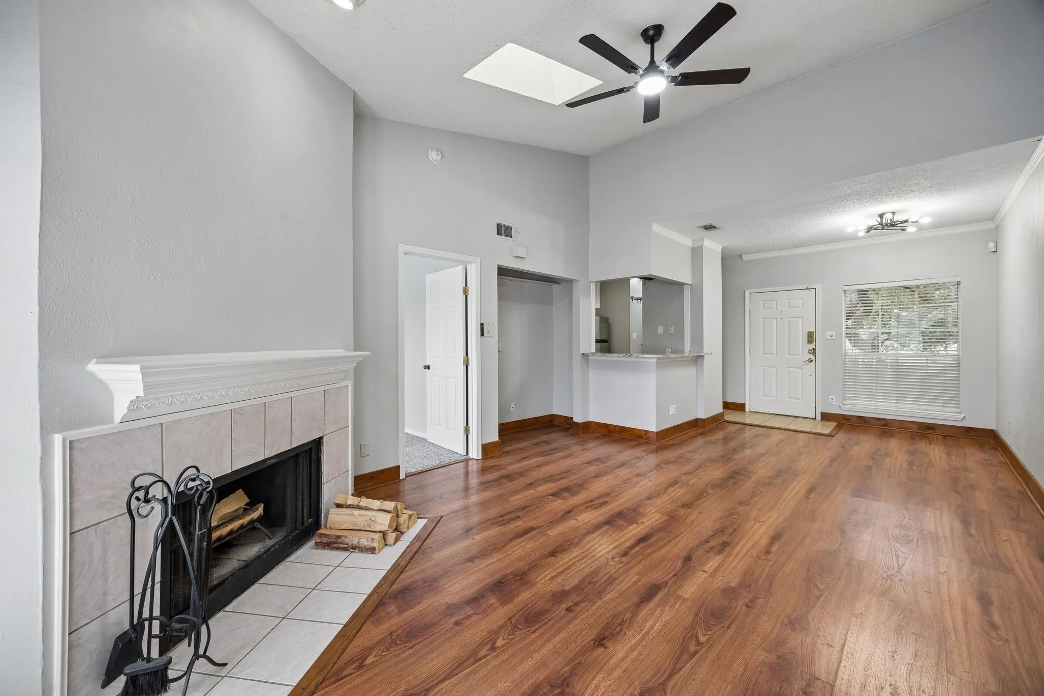 Condominium For Sale in Dallas County , 7151 Gaston Avenue 907, Dallas, Texas 75214, 2 Bedroom, 2 Bathroom, 1 Garage spaces, 992 Sqft, built in 1983, mls#21276089, Real Estate Agent in Dallas, Homes For Sale in Dallas county, Homes For Sale in Dallas, Realtor in Dallas Texas, Real Estate Brokerage Independent Realty Texas, Luminita Cordes Realtor