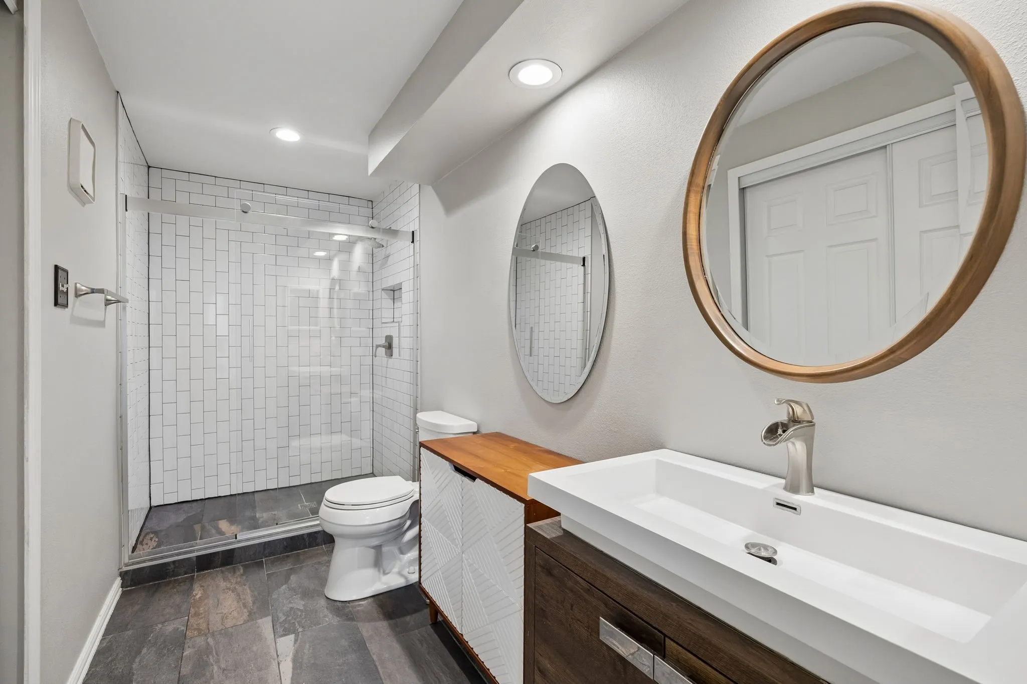 Condominium For Sale in Dallas County , 7151 Gaston Avenue 907, Dallas, Texas 75214, 2 Bedroom, 2 Bathroom, 1 Garage spaces, 992 Sqft, built in 1983, mls#21276089, Real Estate Agent in Dallas, Homes For Sale in Dallas county, Homes For Sale in Dallas, Realtor in Dallas Texas, Real Estate Brokerage Independent Realty Texas, Luminita Cordes Realtor
