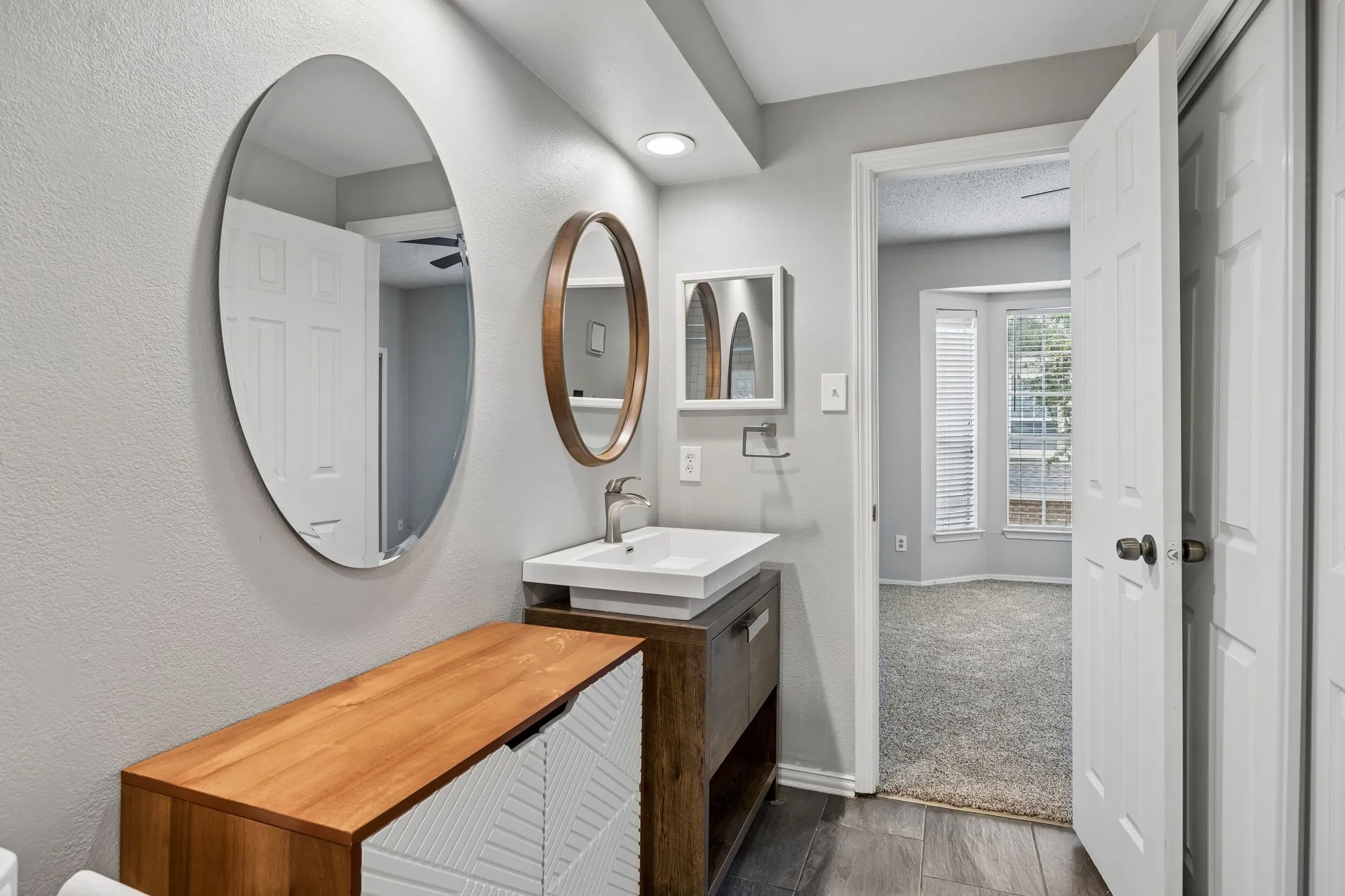 Condominium For Sale in Dallas County , 7151 Gaston Avenue 907, Dallas, Texas 75214, 2 Bedroom, 2 Bathroom, 1 Garage spaces, 992 Sqft, built in 1983, mls#21276089, Real Estate Agent in Dallas, Homes For Sale in Dallas county, Homes For Sale in Dallas, Realtor in Dallas Texas, Real Estate Brokerage Independent Realty Texas, Luminita Cordes Realtor