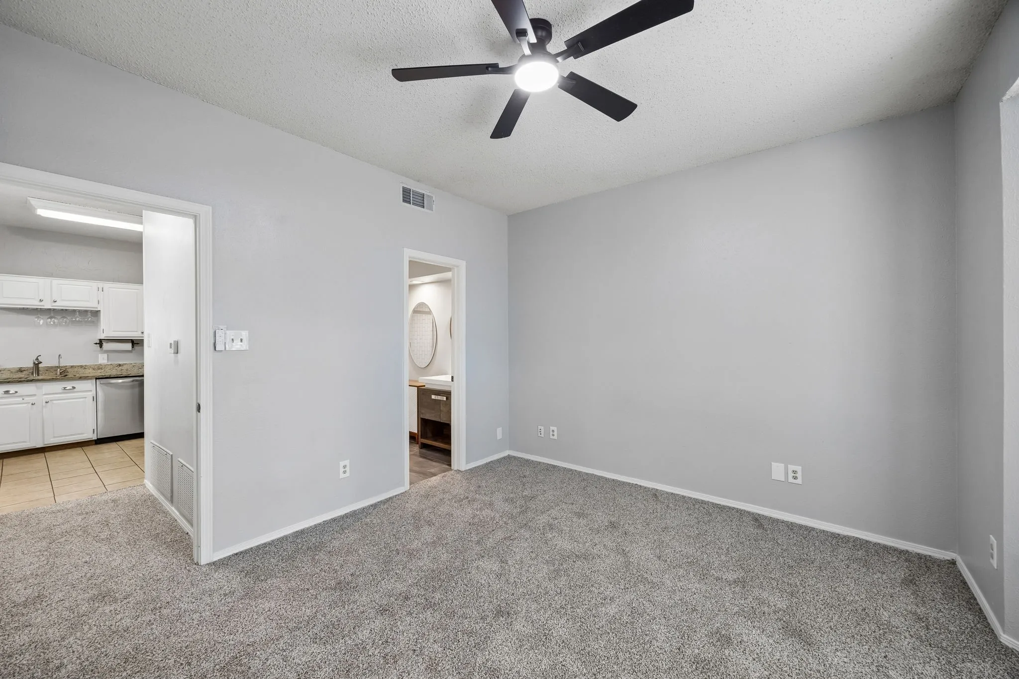 Condominium For Sale in Dallas County , 7151 Gaston Avenue 907, Dallas, Texas 75214, 2 Bedroom, 2 Bathroom, 1 Garage spaces, 992 Sqft, built in 1983, mls#21276089, Real Estate Agent in Dallas, Homes For Sale in Dallas county, Homes For Sale in Dallas, Realtor in Dallas Texas, Real Estate Brokerage Independent Realty Texas, Luminita Cordes Realtor