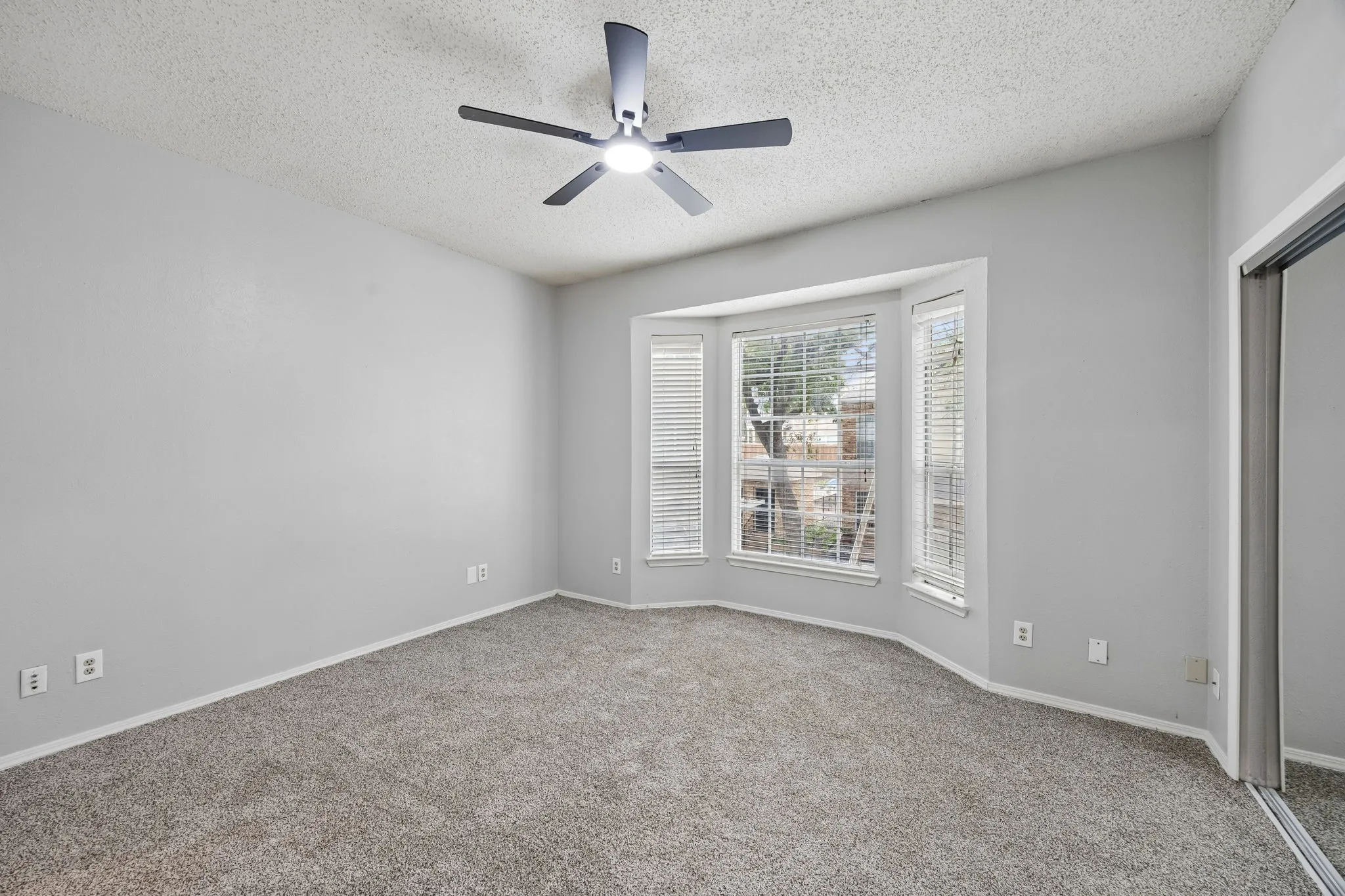 Condominium For Sale in Dallas County , 7151 Gaston Avenue 907, Dallas, Texas 75214, 2 Bedroom, 2 Bathroom, 1 Garage spaces, 992 Sqft, built in 1983, mls#21276089, Real Estate Agent in Dallas, Homes For Sale in Dallas county, Homes For Sale in Dallas, Realtor in Dallas Texas, Real Estate Brokerage Independent Realty Texas, Luminita Cordes Realtor