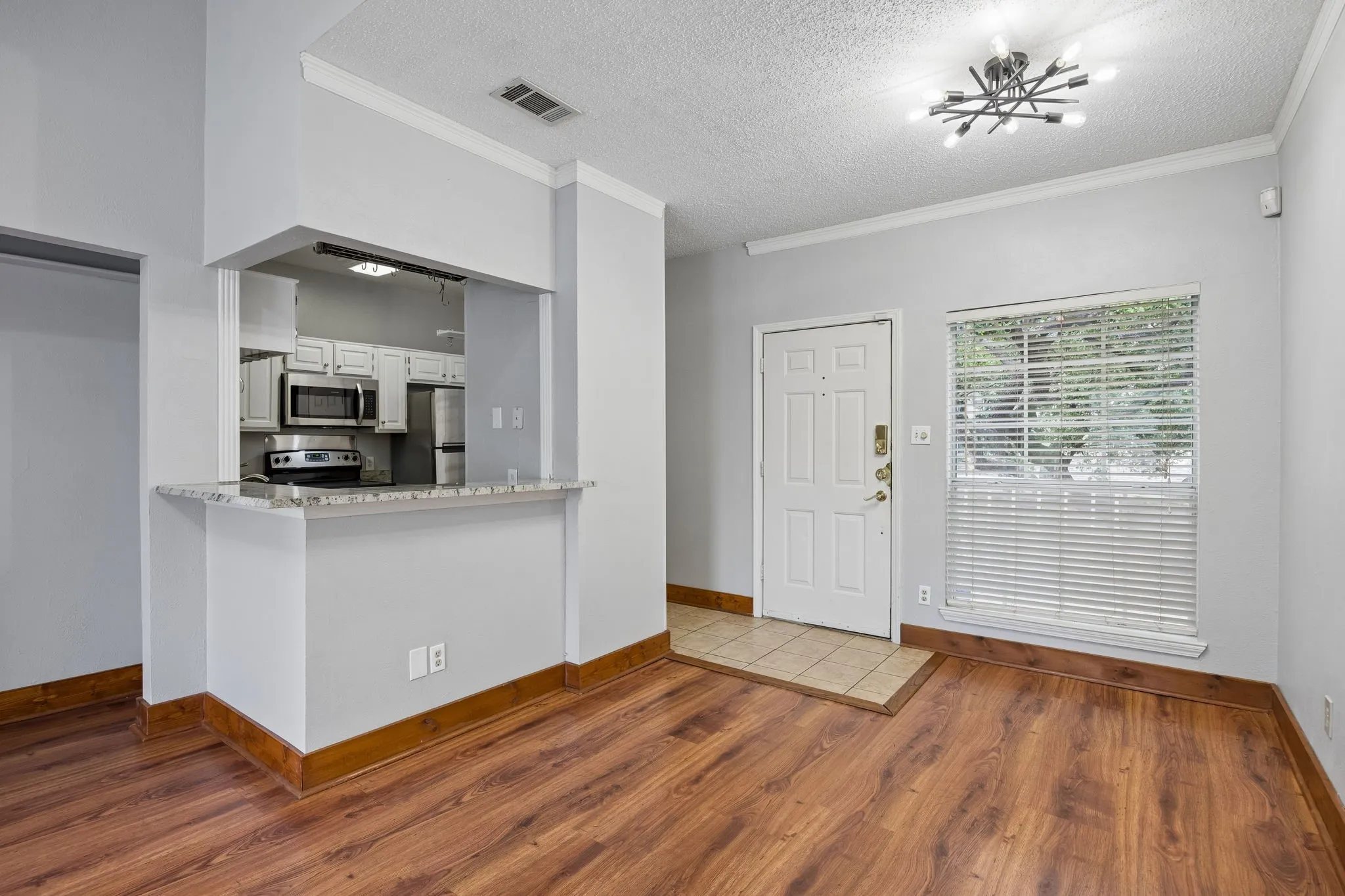 Condominium For Sale in Dallas County , 7151 Gaston Avenue 907, Dallas, Texas 75214, 2 Bedroom, 2 Bathroom, 1 Garage spaces, 992 Sqft, built in 1983, mls#21276089, Real Estate Agent in Dallas, Homes For Sale in Dallas county, Homes For Sale in Dallas, Realtor in Dallas Texas, Real Estate Brokerage Independent Realty Texas, Luminita Cordes Realtor