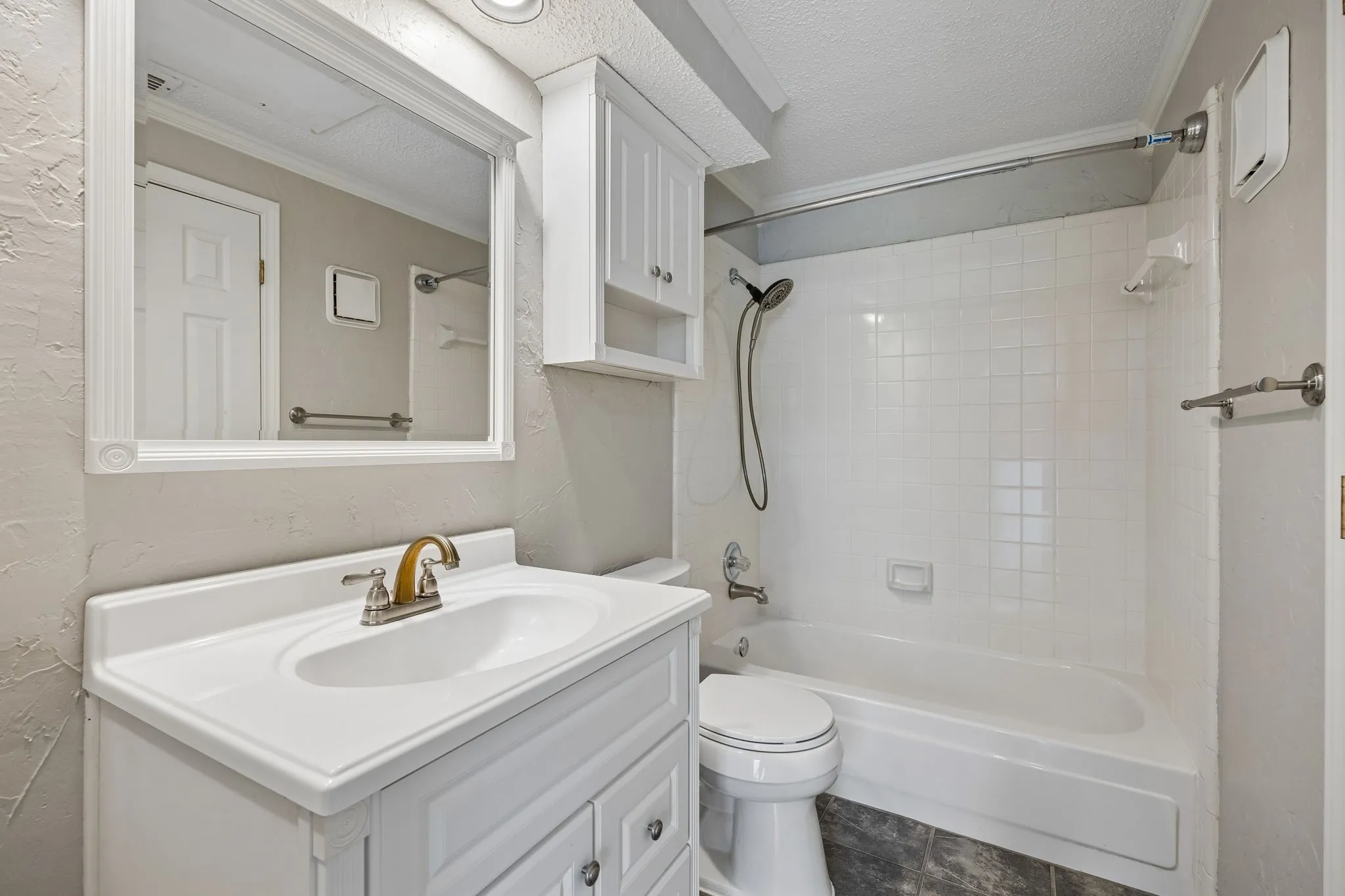 Condominium For Sale in Dallas County , 7151 Gaston Avenue 907, Dallas, Texas 75214, 2 Bedroom, 2 Bathroom, 1 Garage spaces, 992 Sqft, built in 1983, mls#21276089, Real Estate Agent in Dallas, Homes For Sale in Dallas county, Homes For Sale in Dallas, Realtor in Dallas Texas, Real Estate Brokerage Independent Realty Texas, Luminita Cordes Realtor