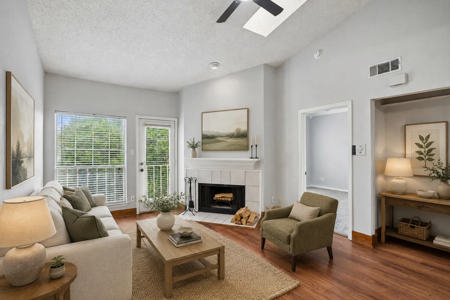 Condominium For Sale in Dallas County , 7151 Gaston Avenue 907, Dallas, Texas 75214, 2 Bedroom, 2 Bathroom, 1 Garage spaces, 992 Sqft, built in 1983, mls#21276089, Real Estate Agent in Dallas, Homes For Sale in Dallas county, Homes For Sale in Dallas, Realtor in Dallas Texas, Real Estate Brokerage Independent Realty Texas, Luminita Cordes Realtor