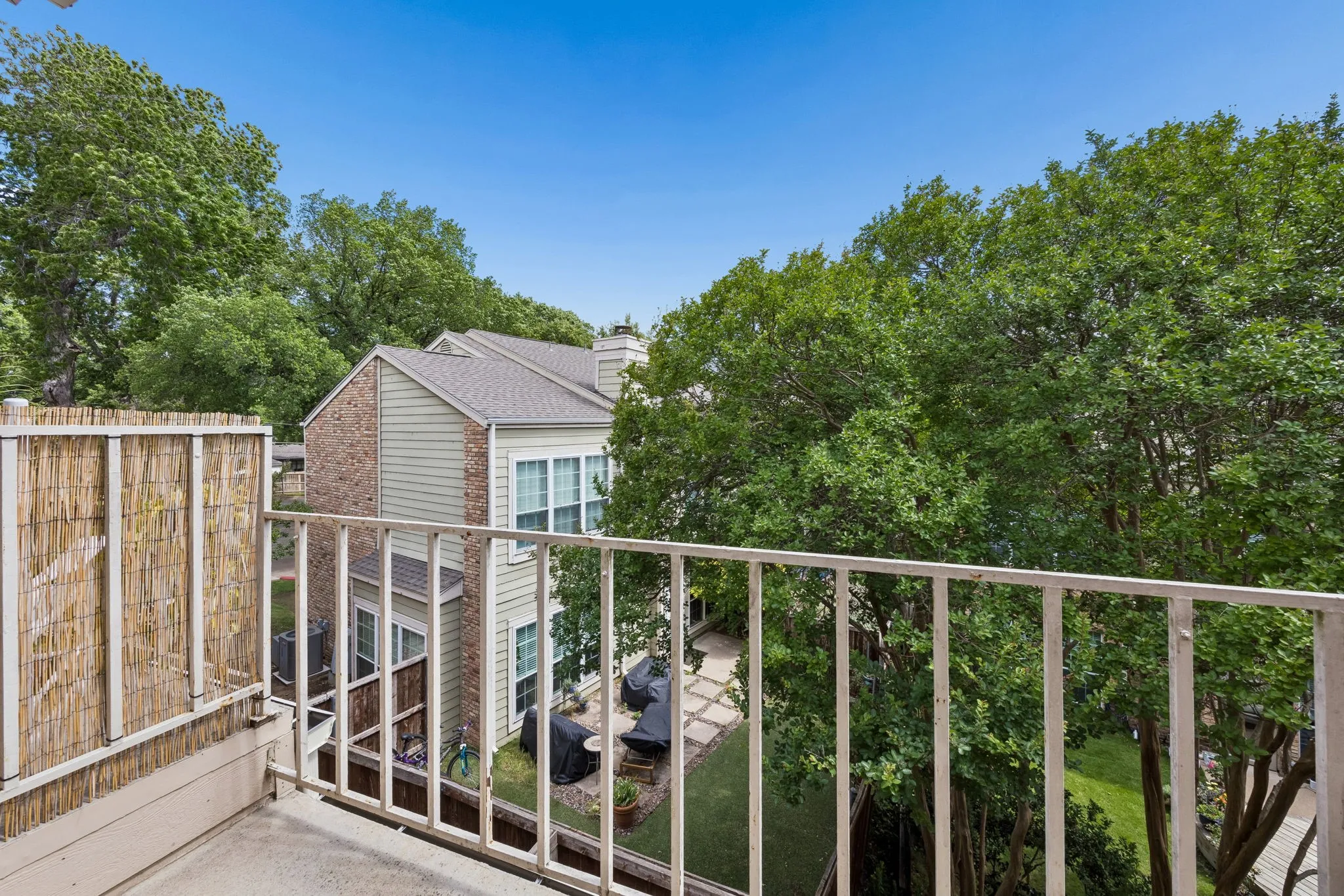Condominium For Sale in Dallas County , 7151 Gaston Avenue 907, Dallas, Texas 75214, 2 Bedroom, 2 Bathroom, 1 Garage spaces, 992 Sqft, built in 1983, mls#21276089, Real Estate Agent in Dallas, Homes For Sale in Dallas county, Homes For Sale in Dallas, Realtor in Dallas Texas, Real Estate Brokerage Independent Realty Texas, Luminita Cordes Realtor