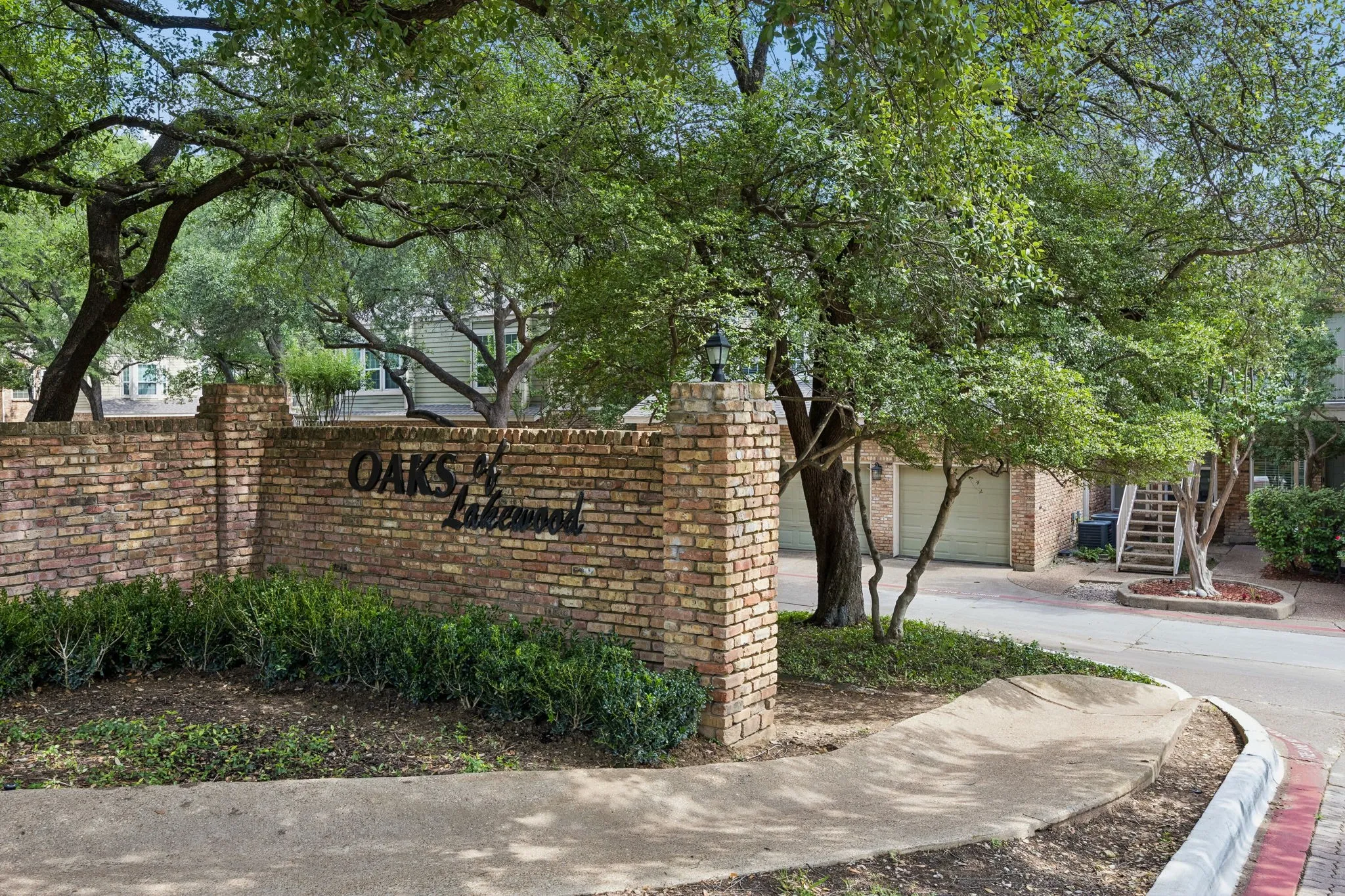 Condominium For Sale in Dallas County , 7151 Gaston Avenue 907, Dallas, Texas 75214, 2 Bedroom, 2 Bathroom, 1 Garage spaces, 992 Sqft, built in 1983, mls#21276089, Real Estate Agent in Dallas, Homes For Sale in Dallas county, Homes For Sale in Dallas, Realtor in Dallas Texas, Real Estate Brokerage Independent Realty Texas, Luminita Cordes Realtor