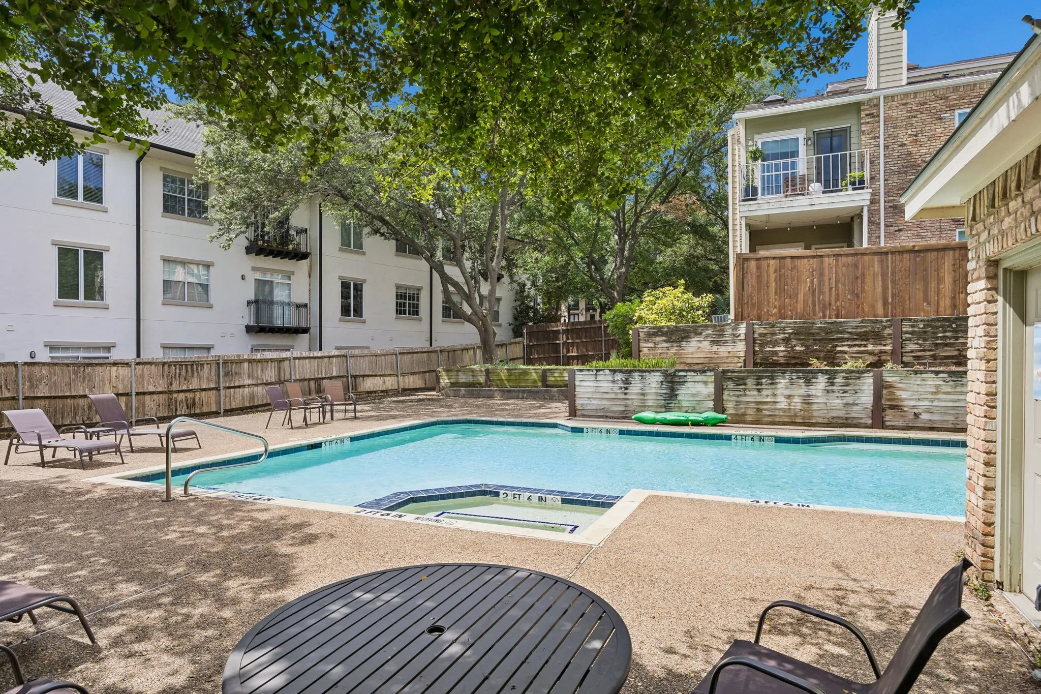 Condominium For Sale in Dallas County , 7151 Gaston Avenue 907, Dallas, Texas 75214, 2 Bedroom, 2 Bathroom, 1 Garage spaces, 992 Sqft, built in 1983, mls#21276089, Real Estate Agent in Dallas, Homes For Sale in Dallas county, Homes For Sale in Dallas, Realtor in Dallas Texas, Real Estate Brokerage Independent Realty Texas, Luminita Cordes Realtor
