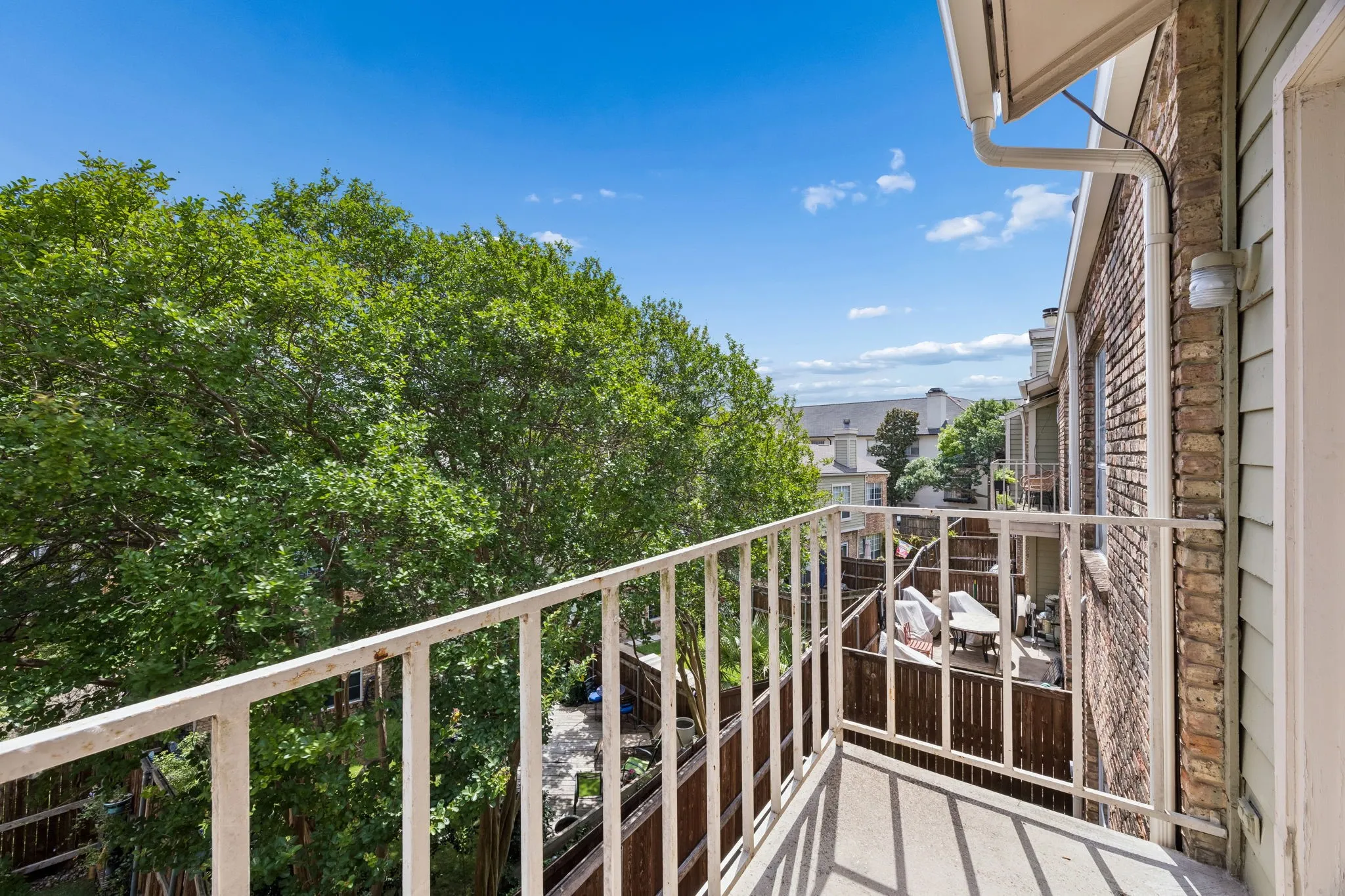 Condominium For Sale in Dallas County , 7151 Gaston Avenue 907, Dallas, Texas 75214, 2 Bedroom, 2 Bathroom, 1 Garage spaces, 992 Sqft, built in 1983, mls#21276089, Real Estate Agent in Dallas, Homes For Sale in Dallas county, Homes For Sale in Dallas, Realtor in Dallas Texas, Real Estate Brokerage Independent Realty Texas, Luminita Cordes Realtor