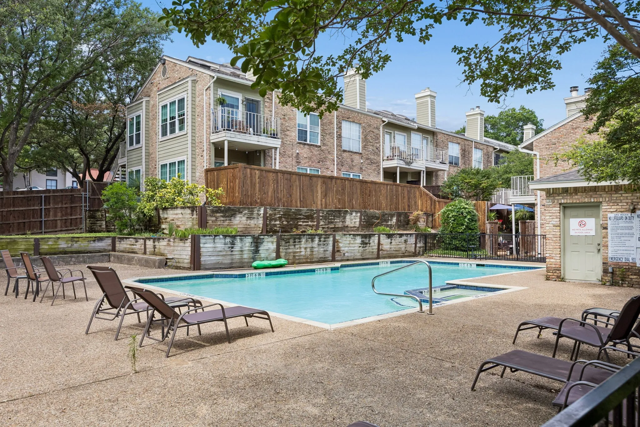 Condominium For Sale in Dallas County , 7151 Gaston Avenue 907, Dallas, Texas 75214, 2 Bedroom, 2 Bathroom, 1 Garage spaces, 992 Sqft, built in 1983, mls#21276089, Real Estate Agent in Dallas, Homes For Sale in Dallas county, Homes For Sale in Dallas, Realtor in Dallas Texas, Real Estate Brokerage Independent Realty Texas, Luminita Cordes Realtor