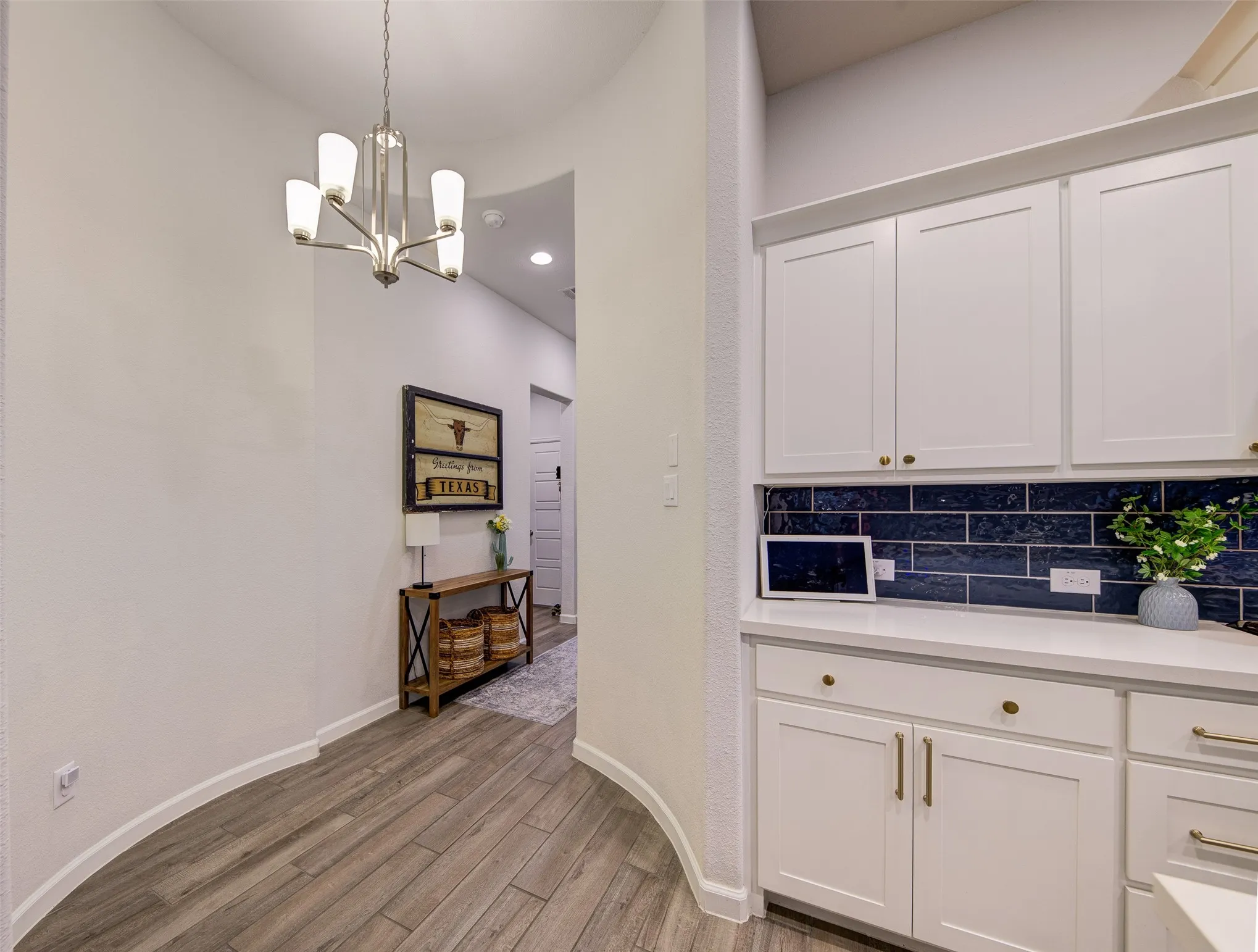 Foyer leading to the kitchen