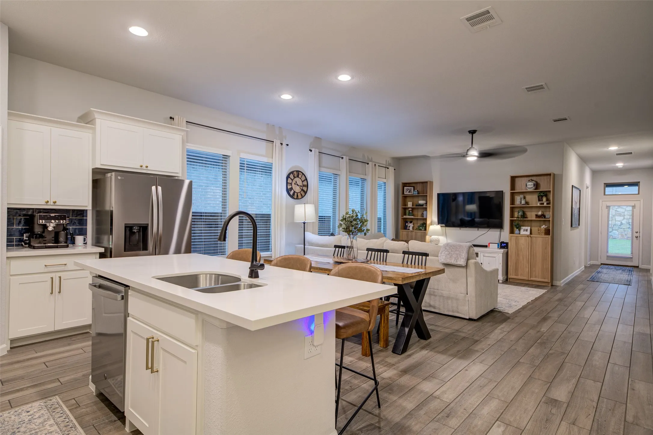 Single Family Residence For Sale in Wise County , 162 Palo Duro Bend, Rhome, Texas 76078, 3 Bedroom, 2 Bathroom, 2 Garage spaces, 1,743 Sqft, built in 2023, mls#21274855, Real Estate Agent in Rhome, Homes For Sale in Wise county, Homes For Sale in Rhome, Realtor in Rhome Texas, Real Estate Brokerage Independent Realty Texas, Luminita Cordes Realtor