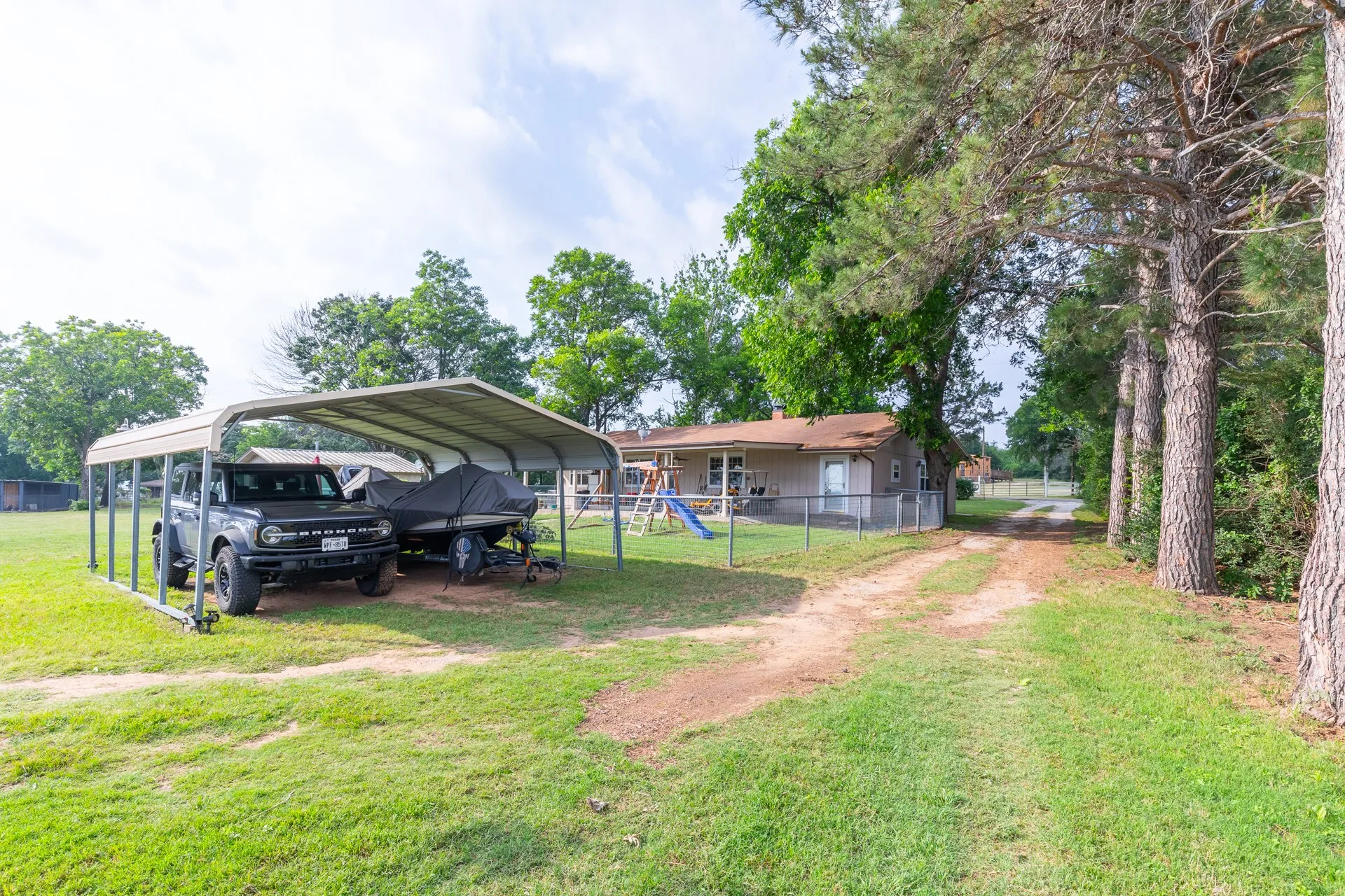 Single Family Residence For Sale in Eastland County , 813 County Road 237, Eastland, Texas 76448, 3 Bedroom, 2 Bathroom, 1 Garage spaces, 1,740 Sqft, built in 1960, mls#21267804, Real Estate Agent in Eastland, Homes For Sale in Eastland county, Homes For Sale in Eastland, Realtor in Eastland Texas, Real Estate Brokerage Independent Realty Texas, Luminita Cordes Realtor