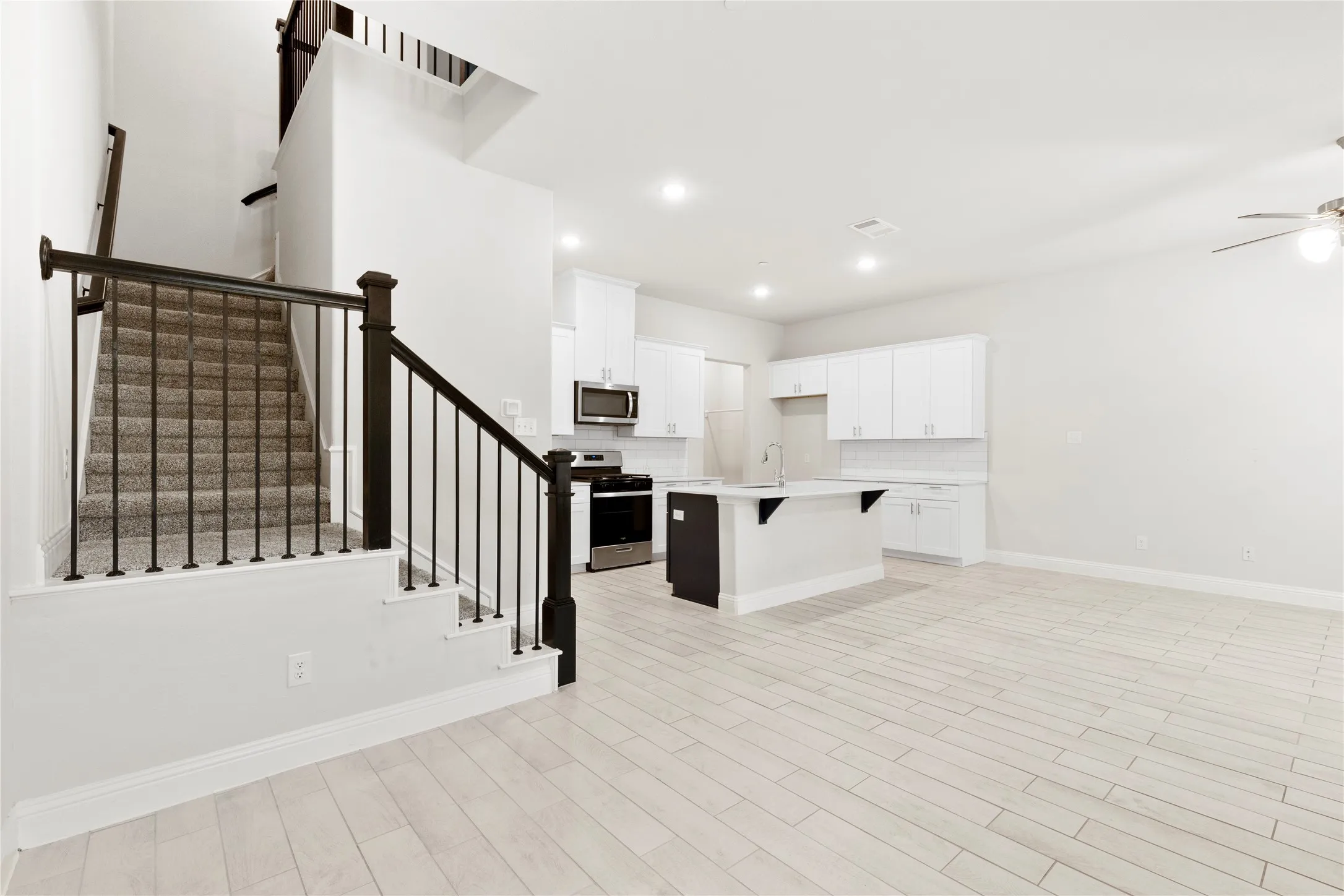 Townhouse For Sale in Collin County , 6228 Blythe Drive, Frisco, Texas 75035, 3 Bedroom, 3 Bathroom, 2 Garage spaces, 1,657 Sqft, built in 2021, mls#21276508, Real Estate Agent in Frisco, Homes For Sale in Collin county, Homes For Sale in Frisco, Realtor in Frisco Texas, Real Estate Brokerage Independent Realty Texas, Luminita Cordes Realtor