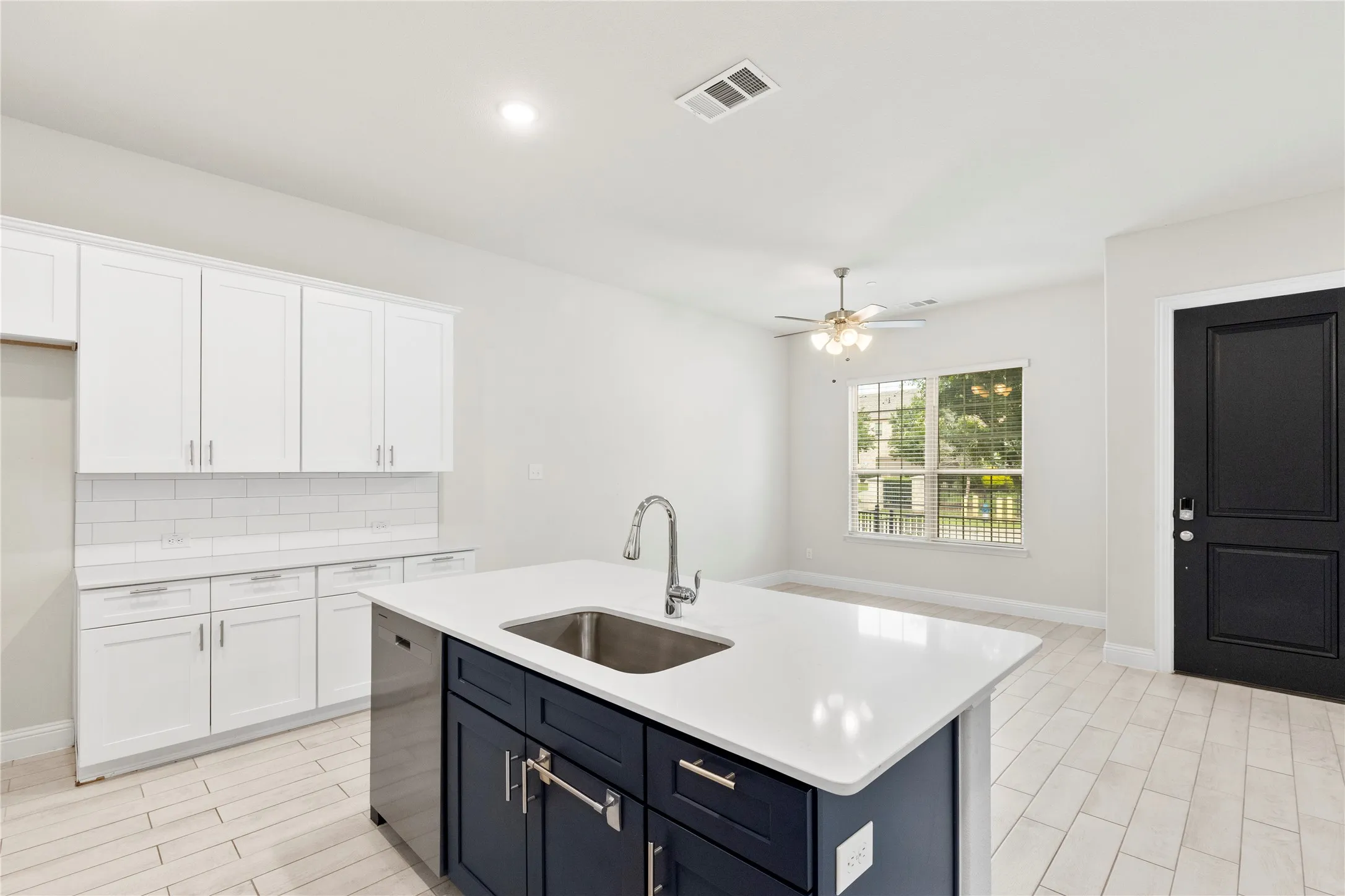Townhouse For Sale in Collin County , 6228 Blythe Drive, Frisco, Texas 75035, 3 Bedroom, 3 Bathroom, 2 Garage spaces, 1,657 Sqft, built in 2021, mls#21276508, Real Estate Agent in Frisco, Homes For Sale in Collin county, Homes For Sale in Frisco, Realtor in Frisco Texas, Real Estate Brokerage Independent Realty Texas, Luminita Cordes Realtor