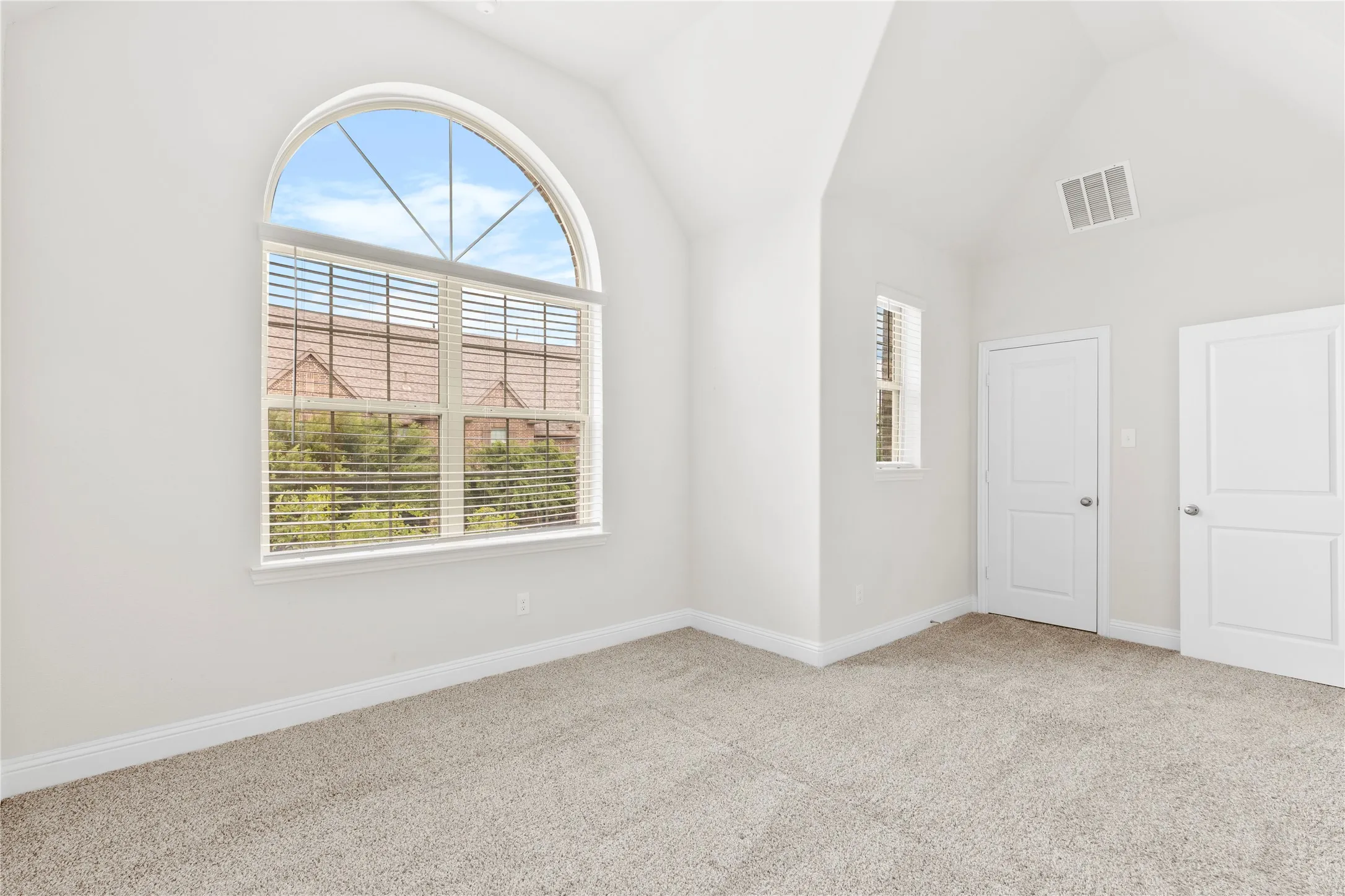 Townhouse For Sale in Collin County , 6228 Blythe Drive, Frisco, Texas 75035, 3 Bedroom, 3 Bathroom, 2 Garage spaces, 1,657 Sqft, built in 2021, mls#21276508, Real Estate Agent in Frisco, Homes For Sale in Collin county, Homes For Sale in Frisco, Realtor in Frisco Texas, Real Estate Brokerage Independent Realty Texas, Luminita Cordes Realtor