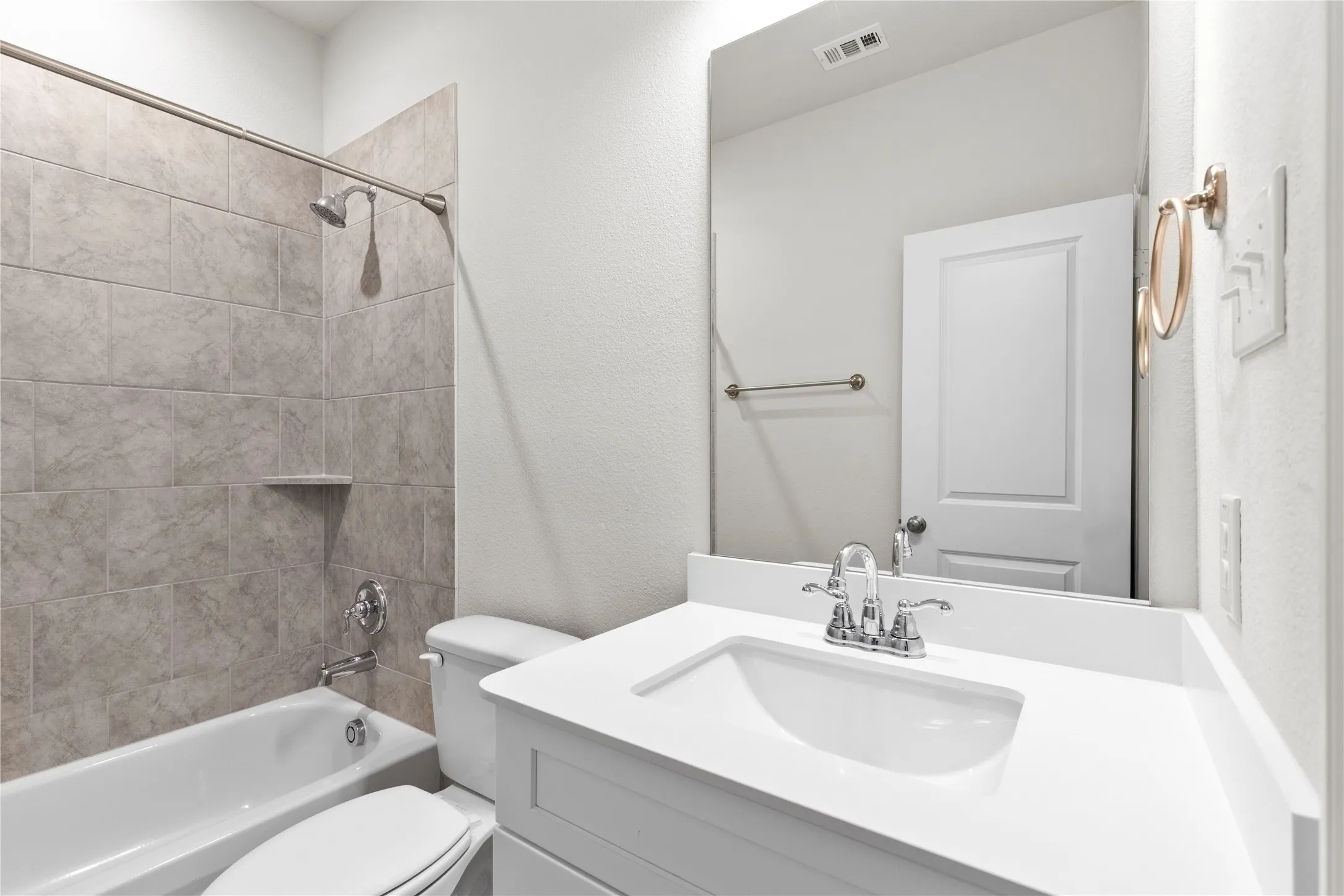 Townhouse For Sale in Collin County , 6228 Blythe Drive, Frisco, Texas 75035, 3 Bedroom, 3 Bathroom, 2 Garage spaces, 1,657 Sqft, built in 2021, mls#21276508, Real Estate Agent in Frisco, Homes For Sale in Collin county, Homes For Sale in Frisco, Realtor in Frisco Texas, Real Estate Brokerage Independent Realty Texas, Luminita Cordes Realtor