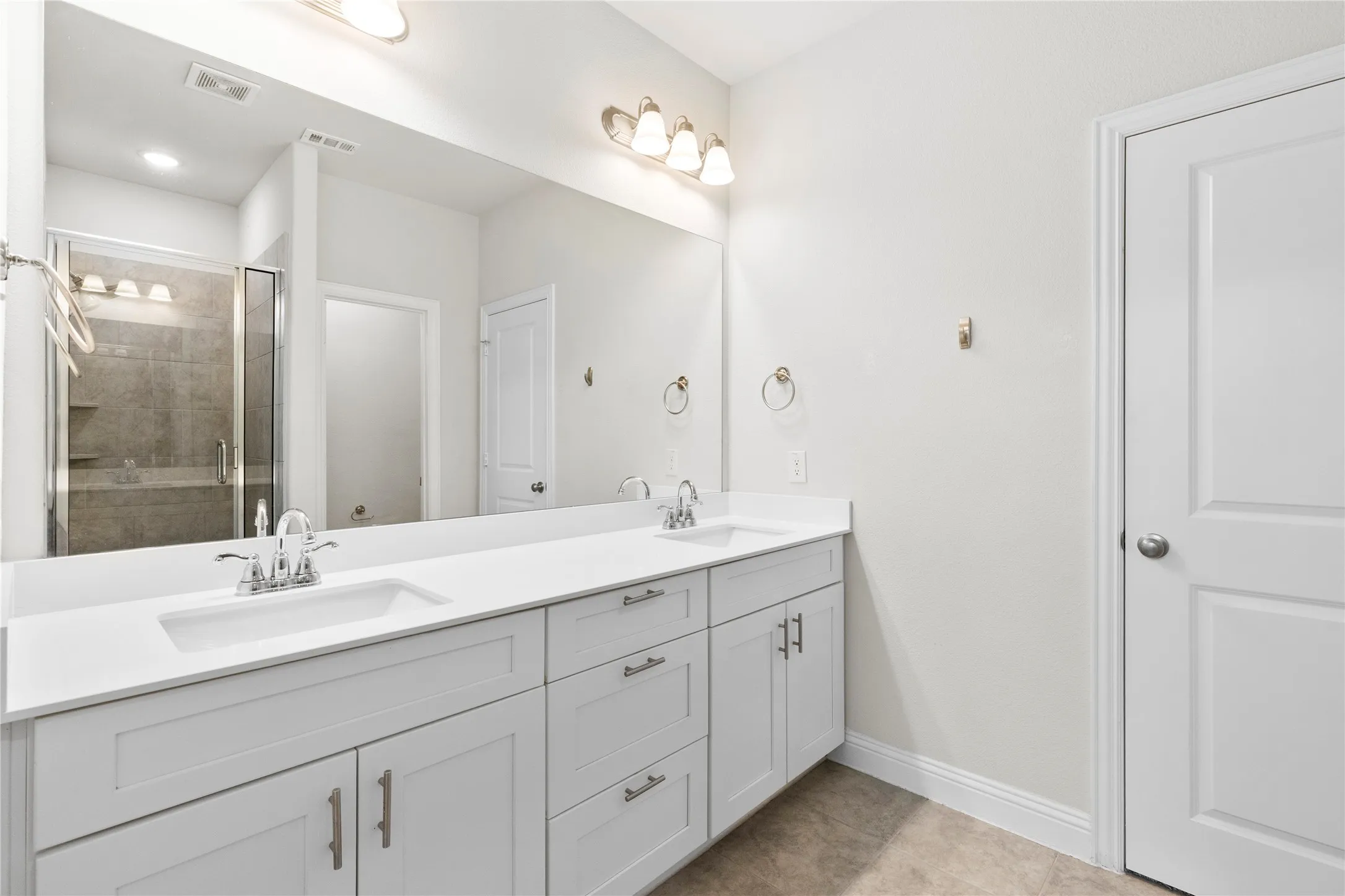 Townhouse For Sale in Collin County , 6228 Blythe Drive, Frisco, Texas 75035, 3 Bedroom, 3 Bathroom, 2 Garage spaces, 1,657 Sqft, built in 2021, mls#21276508, Real Estate Agent in Frisco, Homes For Sale in Collin county, Homes For Sale in Frisco, Realtor in Frisco Texas, Real Estate Brokerage Independent Realty Texas, Luminita Cordes Realtor