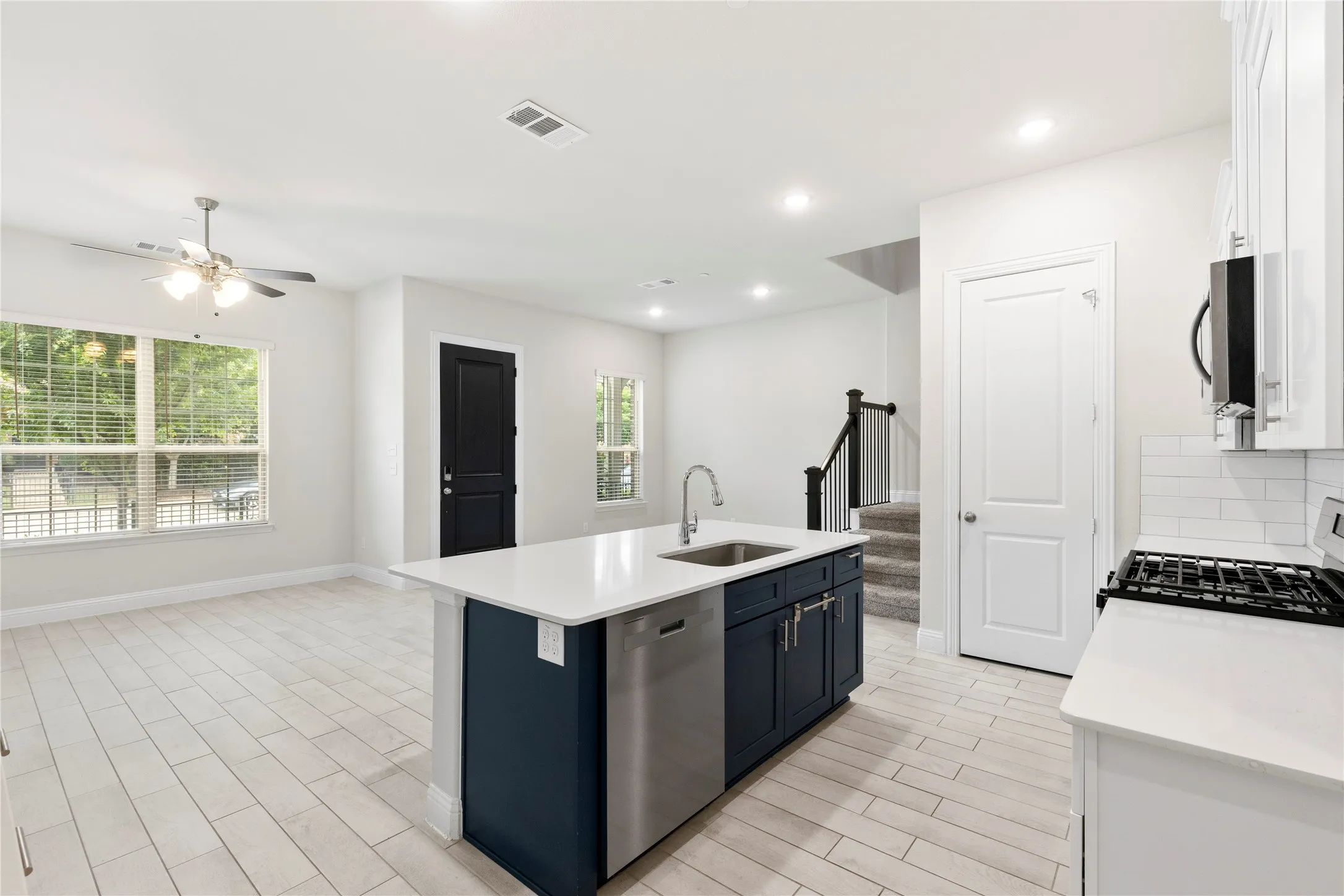Townhouse For Sale in Collin County , 6228 Blythe Drive, Frisco, Texas 75035, 3 Bedroom, 3 Bathroom, 2 Garage spaces, 1,657 Sqft, built in 2021, mls#21276508, Real Estate Agent in Frisco, Homes For Sale in Collin county, Homes For Sale in Frisco, Realtor in Frisco Texas, Real Estate Brokerage Independent Realty Texas, Luminita Cordes Realtor