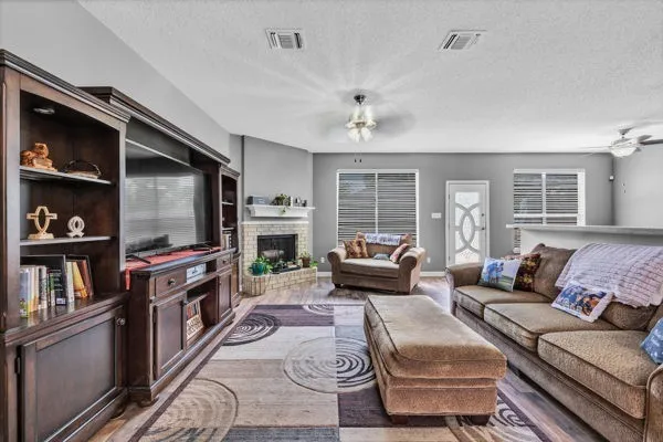 Single Family Residence For Sale in Tarrant County , 4024 Busch Gardens Drive, Fort Worth, Texas 76123, 3 Bedroom, 3 Bathroom, 2 Garage spaces, 2,172 Sqft, built in 1997, mls#21276748, Real Estate Agent in Fort Worth, Homes For Sale in Tarrant county, Homes For Sale in Fort Worth, Realtor in Fort Worth Texas, Real Estate Brokerage Independent Realty Texas, Luminita Cordes Realtor