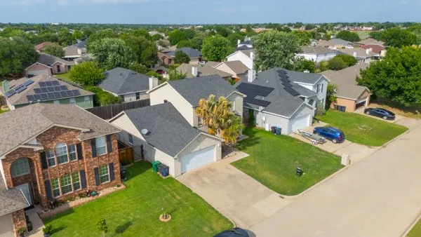 Single Family Residence For Sale in Tarrant County , 4024 Busch Gardens Drive, Fort Worth, Texas 76123, 3 Bedroom, 3 Bathroom, 2 Garage spaces, 2,172 Sqft, built in 1997, mls#21276748, Real Estate Agent in Fort Worth, Homes For Sale in Tarrant county, Homes For Sale in Fort Worth, Realtor in Fort Worth Texas, Real Estate Brokerage Independent Realty Texas, Luminita Cordes Realtor
