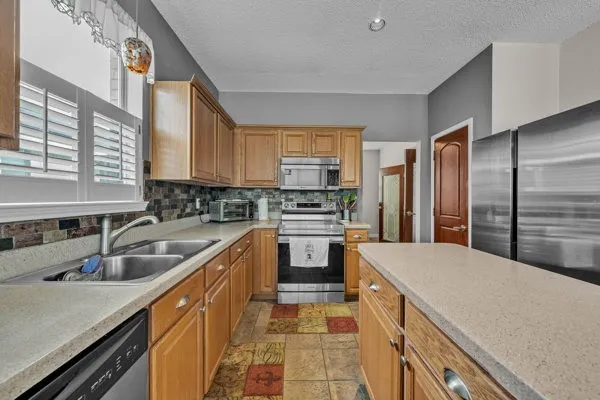 Single Family Residence For Sale in Tarrant County , 4024 Busch Gardens Drive, Fort Worth, Texas 76123, 3 Bedroom, 3 Bathroom, 2 Garage spaces, 2,172 Sqft, built in 1997, mls#21276748, Real Estate Agent in Fort Worth, Homes For Sale in Tarrant county, Homes For Sale in Fort Worth, Realtor in Fort Worth Texas, Real Estate Brokerage Independent Realty Texas, Luminita Cordes Realtor