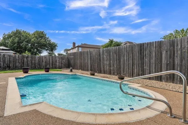 Single Family Residence For Sale in Tarrant County , 4024 Busch Gardens Drive, Fort Worth, Texas 76123, 3 Bedroom, 3 Bathroom, 2 Garage spaces, 2,172 Sqft, built in 1997, mls#21276748, Real Estate Agent in Fort Worth, Homes For Sale in Tarrant county, Homes For Sale in Fort Worth, Realtor in Fort Worth Texas, Real Estate Brokerage Independent Realty Texas, Luminita Cordes Realtor