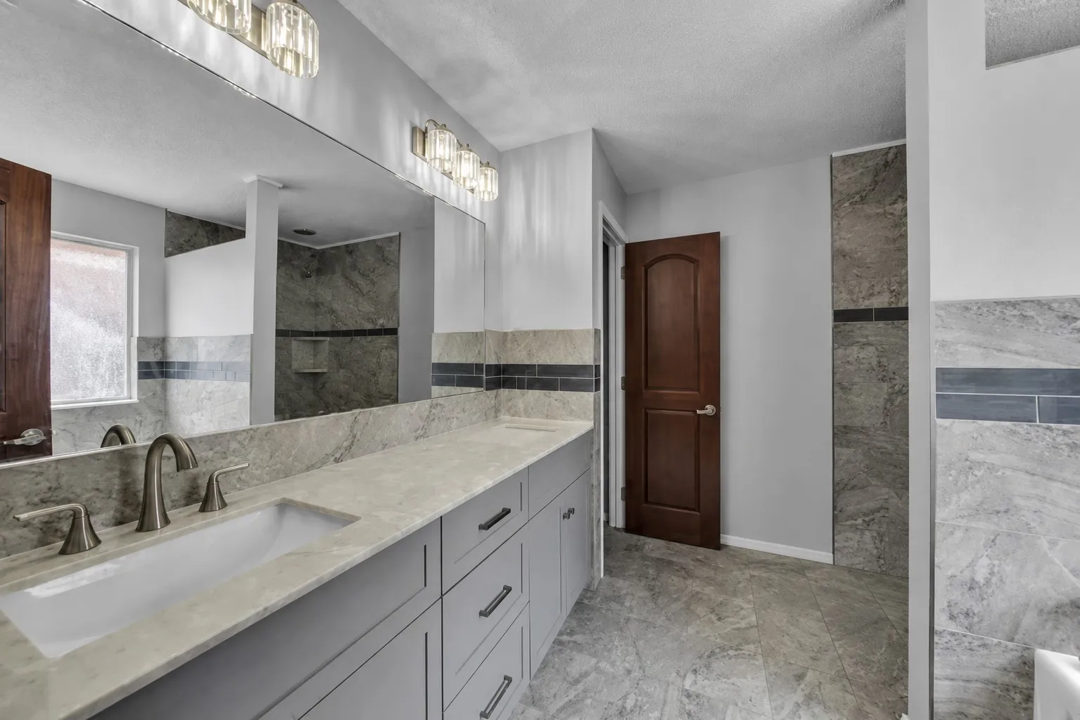 Single Family Residence For Sale in Tarrant County , 4024 Busch Gardens Drive, Fort Worth, Texas 76123, 3 Bedroom, 3 Bathroom, 2 Garage spaces, 2,172 Sqft, built in 1997, mls#21276748, Real Estate Agent in Fort Worth, Homes For Sale in Tarrant county, Homes For Sale in Fort Worth, Realtor in Fort Worth Texas, Real Estate Brokerage Independent Realty Texas, Luminita Cordes Realtor