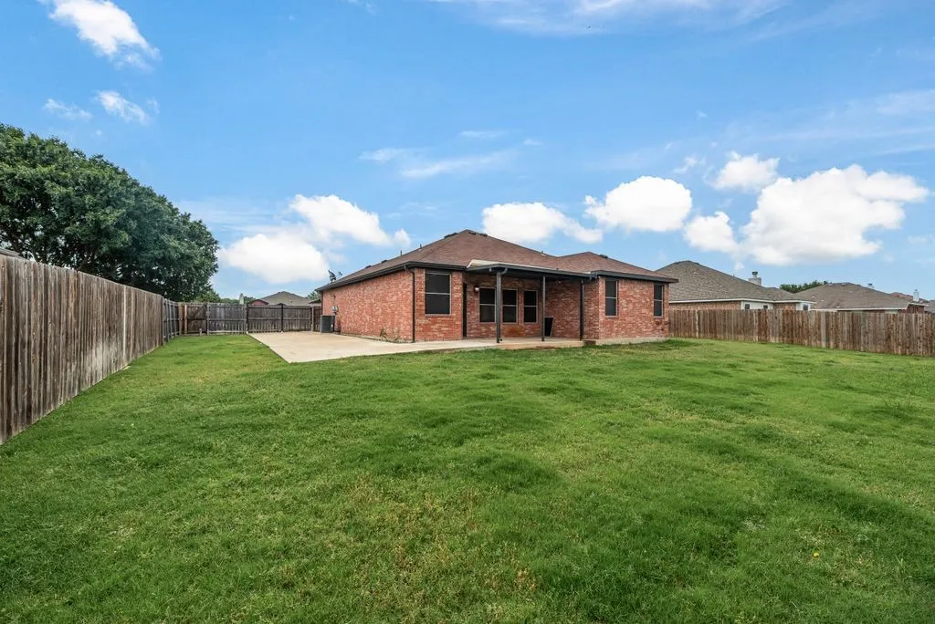 Single Family Residence For Sale in Collin County , 531 Stefhanie Drive, Celina, Texas 75009, 3 Bedroom, 2 Bathroom, 2 Garage spaces, 1,390 Sqft, built in 2004, mls#21269603, Real Estate Agent in Celina, Homes For Sale in Collin county, Homes For Sale in Celina, Realtor in Celina Texas, Real Estate Brokerage Independent Realty Texas, Luminita Cordes Realtor