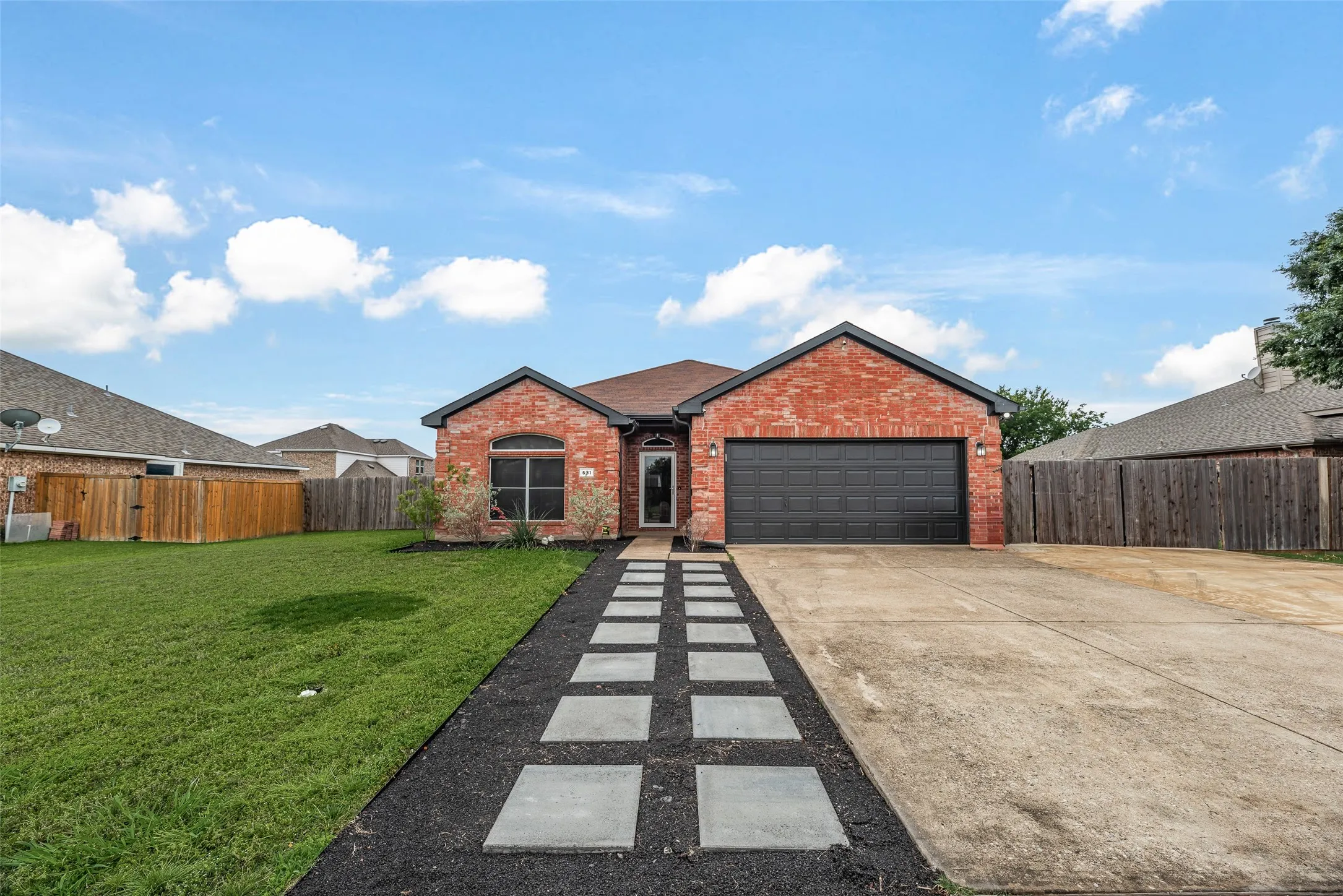Single Family Residence For Sale in Collin County , 531 Stefhanie Drive, Celina, Texas 75009, 3 Bedroom, 2 Bathroom, 2 Garage spaces, 1,390 Sqft, built in 2004, mls#21269603, Real Estate Agent in Celina, Homes For Sale in Collin county, Homes For Sale in Celina, Realtor in Celina Texas, Real Estate Brokerage Independent Realty Texas, Luminita Cordes Realtor