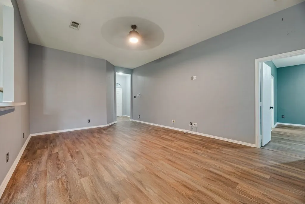 Single Family Residence For Sale in Collin County , 531 Stefhanie Drive, Celina, Texas 75009, 3 Bedroom, 2 Bathroom, 2 Garage spaces, 1,390 Sqft, built in 2004, mls#21269603, Real Estate Agent in Celina, Homes For Sale in Collin county, Homes For Sale in Celina, Realtor in Celina Texas, Real Estate Brokerage Independent Realty Texas, Luminita Cordes Realtor