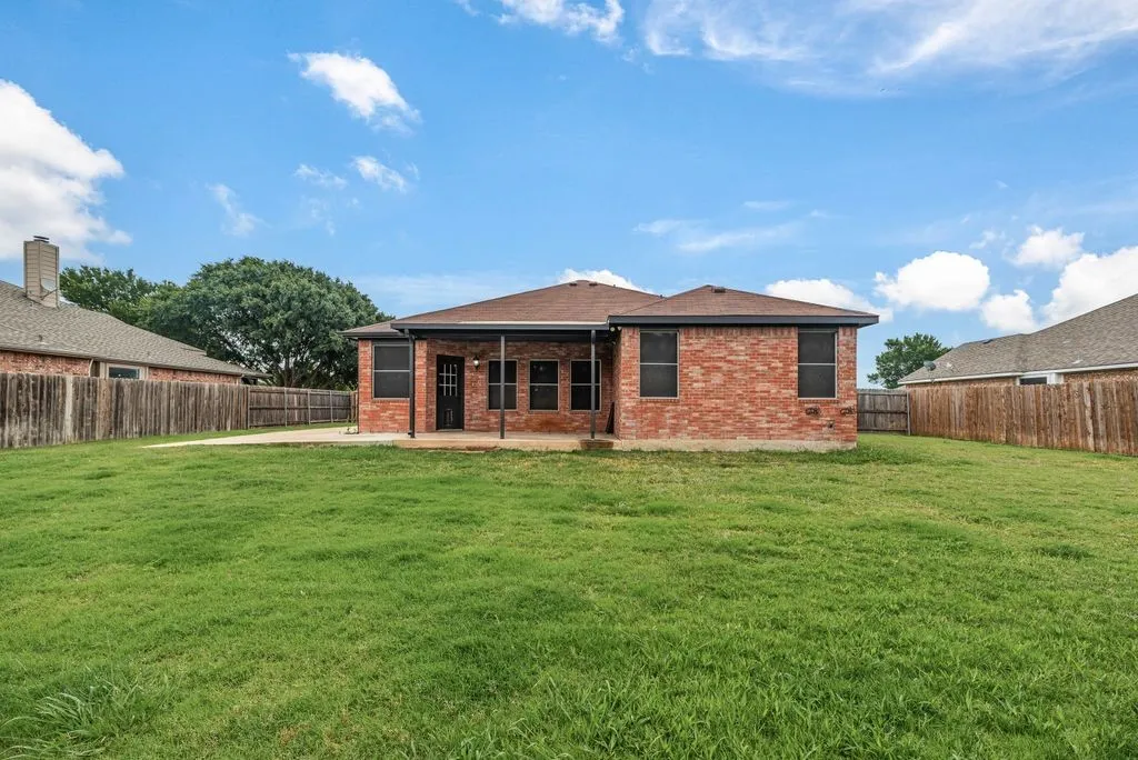 Single Family Residence For Sale in Collin County , 531 Stefhanie Drive, Celina, Texas 75009, 3 Bedroom, 2 Bathroom, 2 Garage spaces, 1,390 Sqft, built in 2004, mls#21269603, Real Estate Agent in Celina, Homes For Sale in Collin county, Homes For Sale in Celina, Realtor in Celina Texas, Real Estate Brokerage Independent Realty Texas, Luminita Cordes Realtor