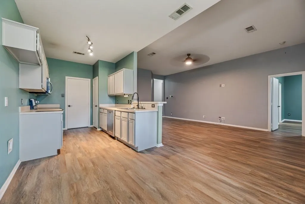 Single Family Residence For Sale in Collin County , 531 Stefhanie Drive, Celina, Texas 75009, 3 Bedroom, 2 Bathroom, 2 Garage spaces, 1,390 Sqft, built in 2004, mls#21269603, Real Estate Agent in Celina, Homes For Sale in Collin county, Homes For Sale in Celina, Realtor in Celina Texas, Real Estate Brokerage Independent Realty Texas, Luminita Cordes Realtor