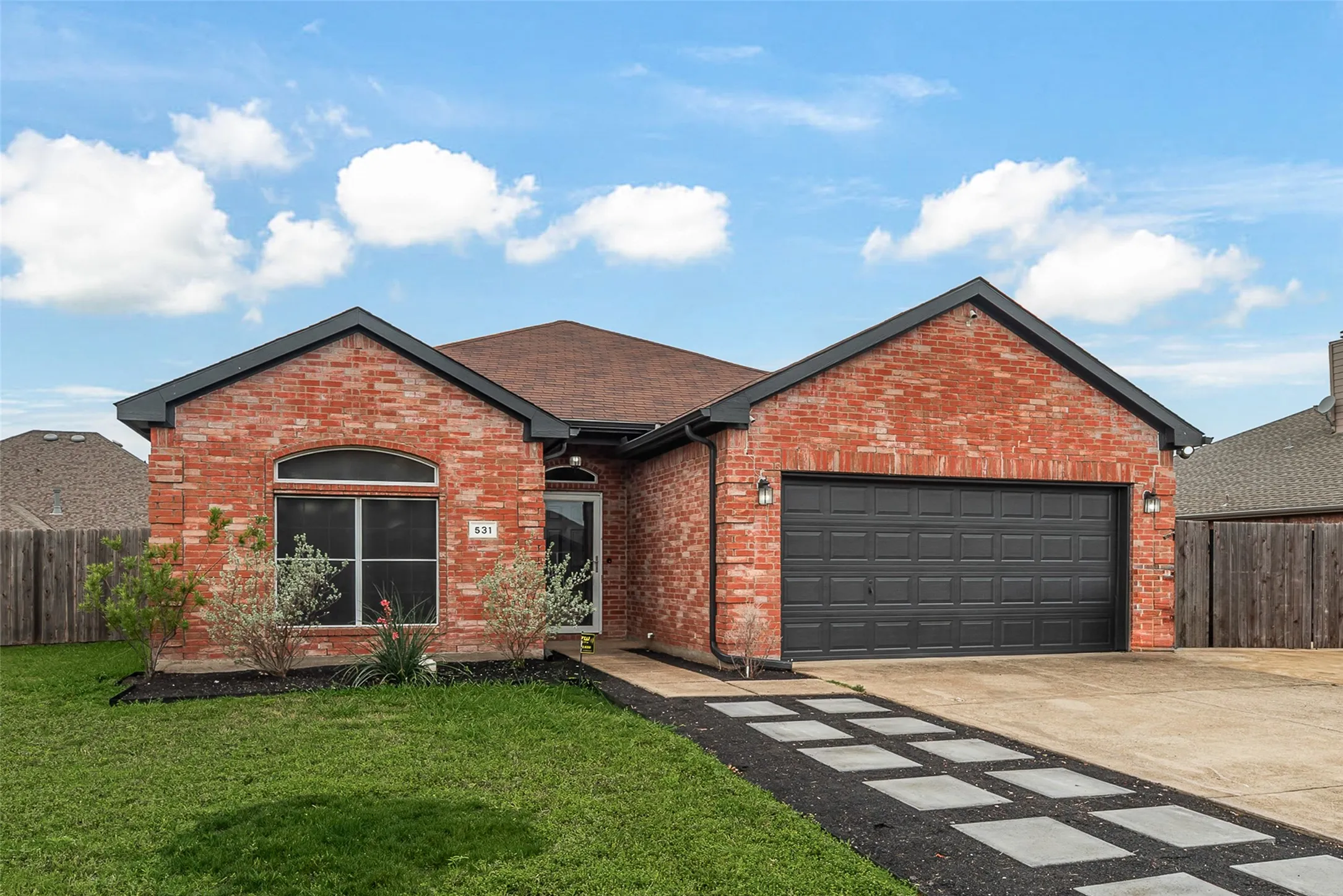 Single Family Residence For Sale in Collin County , 531 Stefhanie Drive, Celina, Texas 75009, 3 Bedroom, 2 Bathroom, 2 Garage spaces, 1,390 Sqft, built in 2004, mls#21269603, Real Estate Agent in Celina, Homes For Sale in Collin county, Homes For Sale in Celina, Realtor in Celina Texas, Real Estate Brokerage Independent Realty Texas, Luminita Cordes Realtor