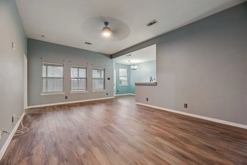 Single Family Residence For Sale in Collin County , 531 Stefhanie Drive, Celina, Texas 75009, 3 Bedroom, 2 Bathroom, 2 Garage spaces, 1,390 Sqft, built in 2004, mls#21269603, Real Estate Agent in Celina, Homes For Sale in Collin county, Homes For Sale in Celina, Realtor in Celina Texas, Real Estate Brokerage Independent Realty Texas, Luminita Cordes Realtor