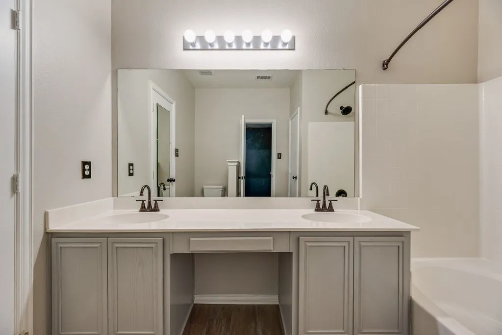 Single Family Residence For Sale in Collin County , 531 Stefhanie Drive, Celina, Texas 75009, 3 Bedroom, 2 Bathroom, 2 Garage spaces, 1,390 Sqft, built in 2004, mls#21269603, Real Estate Agent in Celina, Homes For Sale in Collin county, Homes For Sale in Celina, Realtor in Celina Texas, Real Estate Brokerage Independent Realty Texas, Luminita Cordes Realtor