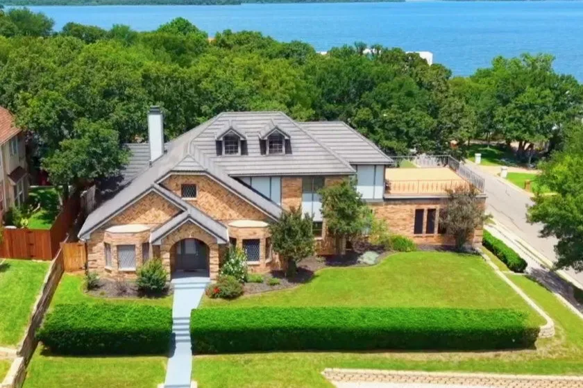 Single Family Residence For Sale in Tarrant County , 6101 Tiffany Oaks Lane, Arlington, Texas 76016, 4 Bedroom, 4 Bathroom, 2 Garage spaces, 3,556 Sqft, built in 1985, mls#21276240, Real Estate Agent in Arlington, Homes For Sale in Tarrant county, Homes For Sale in Arlington, Realtor in Arlington Texas, Real Estate Brokerage Independent Realty Texas, Luminita Cordes Realtor