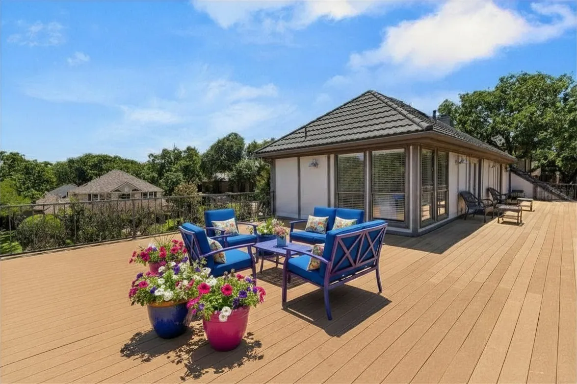 A 1200 Square-foot deck!