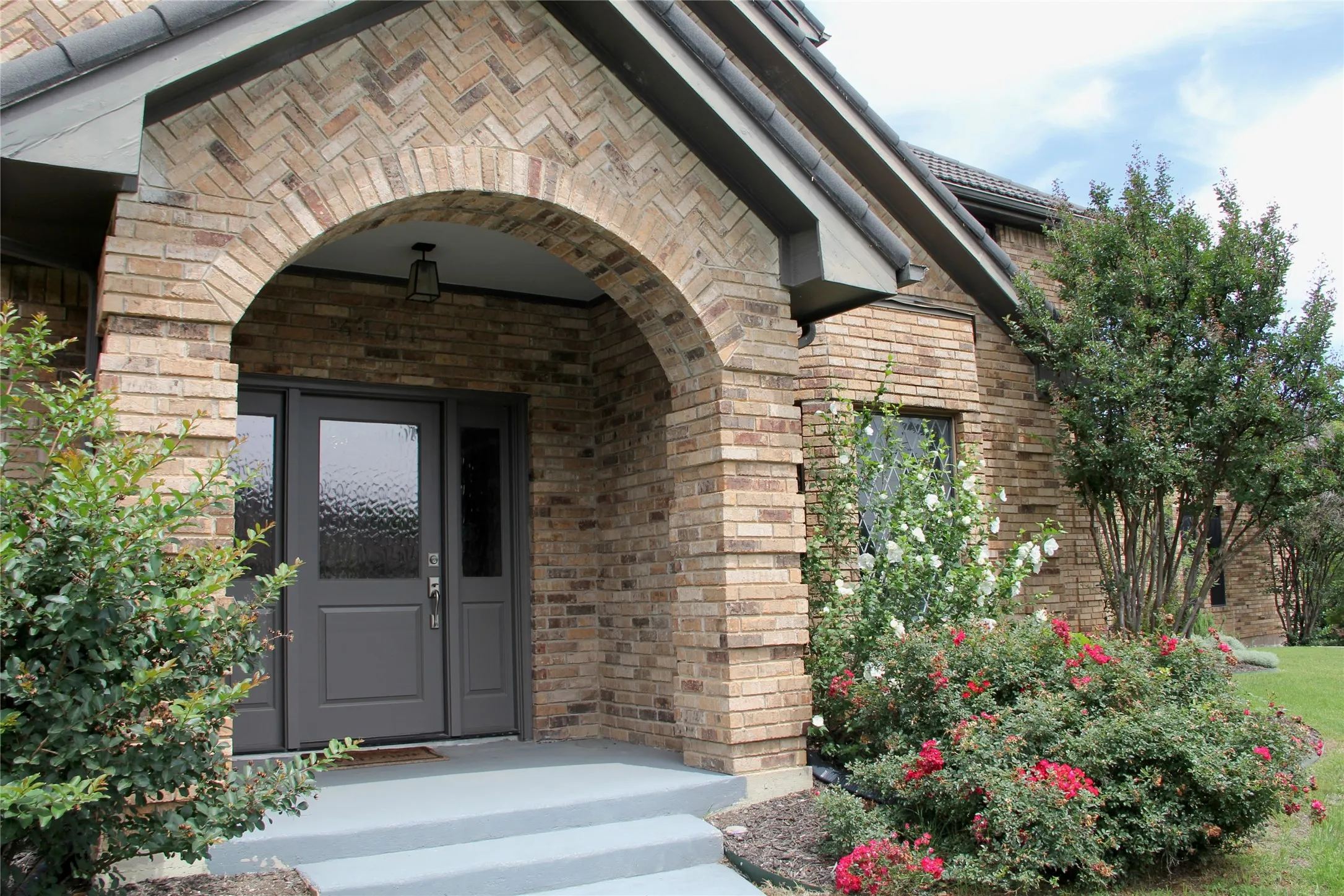 Single Family Residence For Sale in Tarrant County , 6101 Tiffany Oaks Lane, Arlington, Texas 76016, 4 Bedroom, 4 Bathroom, 2 Garage spaces, 3,556 Sqft, built in 1985, mls#21276240, Real Estate Agent in Arlington, Homes For Sale in Tarrant county, Homes For Sale in Arlington, Realtor in Arlington Texas, Real Estate Brokerage Independent Realty Texas, Luminita Cordes Realtor