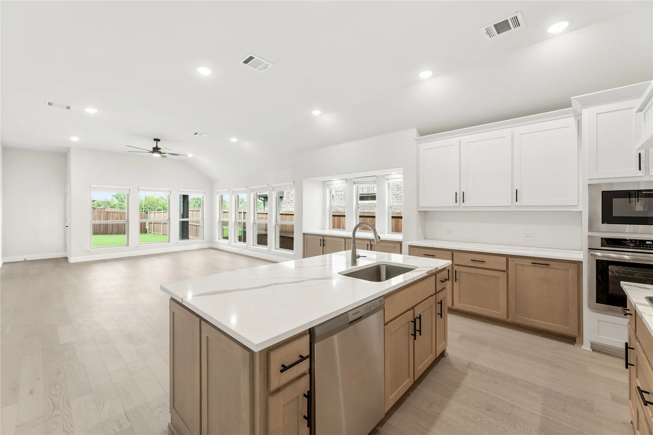 Single Family Residence For Sale in Collin County , 3009 Autumn Glen Drive, Melissa, Texas 75454, 4 Bedroom, 3 Bathroom, 3 Garage spaces, 2,454 Sqft, built in 2026, mls#21276790, Real Estate Agent in Melissa, Homes For Sale in Collin county, Homes For Sale in Melissa, Realtor in Melissa Texas, Real Estate Brokerage Independent Realty Texas, Luminita Cordes Realtor