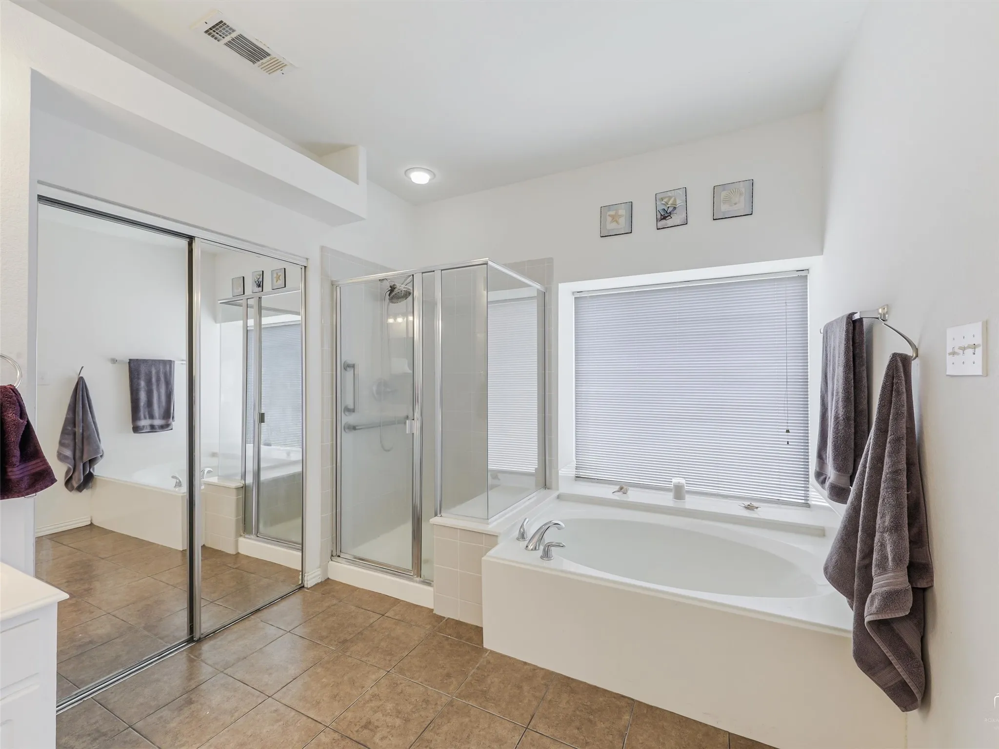 Single Family Residence For Sale in Collin County , 1017 Mesa Verde, Allen, Texas 75002, 4 Bedroom, 4 Bathroom, 2 Garage spaces, 3,358 Sqft, built in 2002, mls#21243927, Real Estate Agent in Allen, Homes For Sale in Collin county, Homes For Sale in Allen, Realtor in Allen Texas, Real Estate Brokerage Independent Realty Texas, Luminita Cordes Realtor