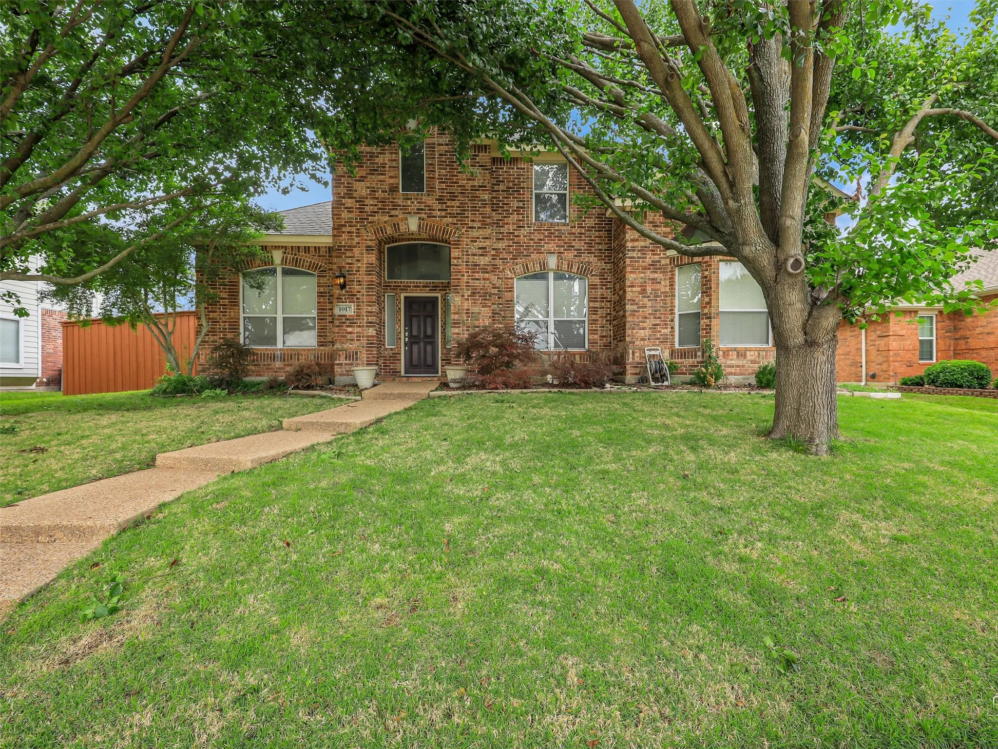 Single Family Residence For Sale in Collin County , 1017 Mesa Verde, Allen, Texas 75002, 4 Bedroom, 4 Bathroom, 2 Garage spaces, 3,358 Sqft, built in 2002, mls#21243927, Real Estate Agent in Allen, Homes For Sale in Collin county, Homes For Sale in Allen, Realtor in Allen Texas, Real Estate Brokerage Independent Realty Texas, Luminita Cordes Realtor