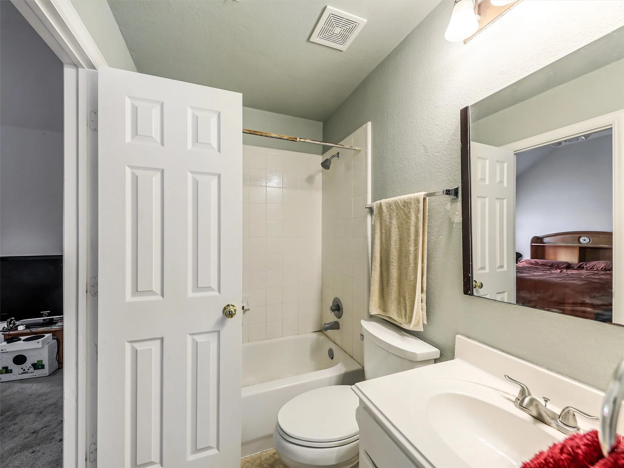 Full bath 2