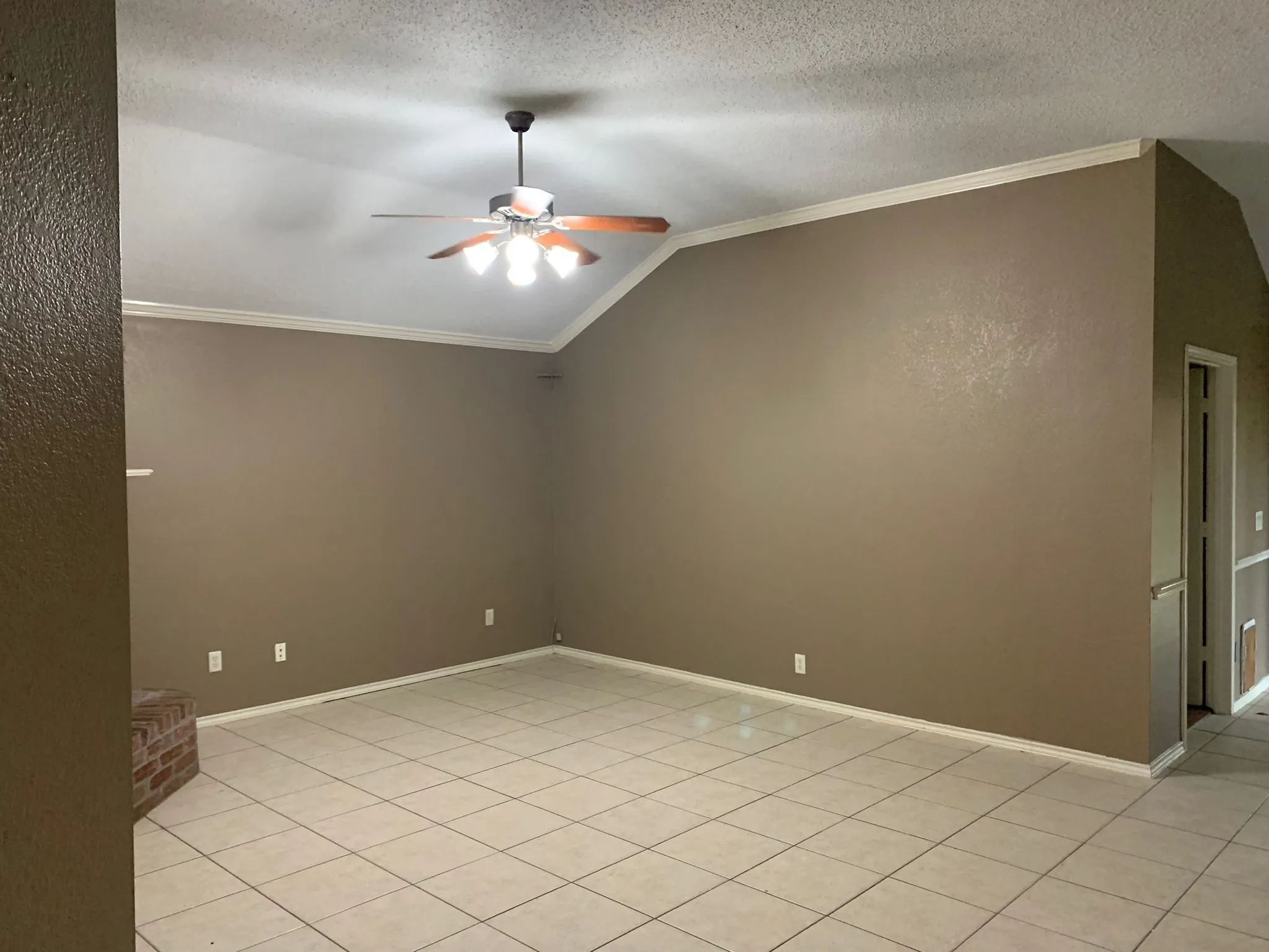 Single Family Residence For Rent in Collin County , 2805 Hawthorne Lane, Mc Kinney, Texas 75071, 3 Bedroom, 2 Bathroom, 2 Garage spaces, 1,771 Sqft, built in 1999, mls#21276578, Real Estate Agent in Mc Kinney, Homes For Rent in Collin county, Homes For Rent in Mc Kinney, Realtor in Mc Kinney Texas, Real Estate Brokerage Independent Realty Texas, Luminita Cordes Realtor