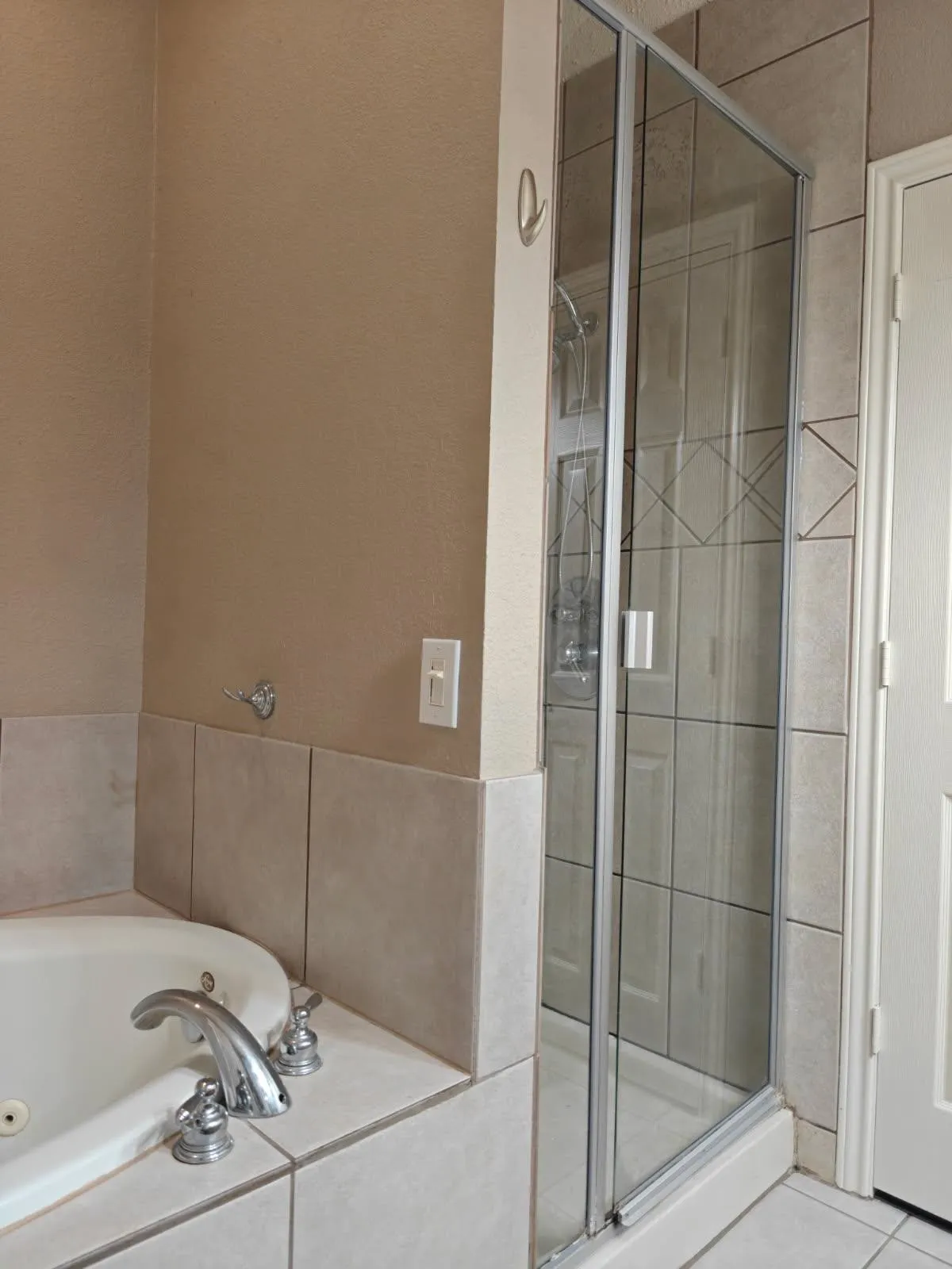 Single Family Residence For Rent in Collin County , 2805 Hawthorne Lane, Mc Kinney, Texas 75071, 3 Bedroom, 2 Bathroom, 2 Garage spaces, 1,771 Sqft, built in 1999, mls#21276578, Real Estate Agent in Mc Kinney, Homes For Rent in Collin county, Homes For Rent in Mc Kinney, Realtor in Mc Kinney Texas, Real Estate Brokerage Independent Realty Texas, Luminita Cordes Realtor
